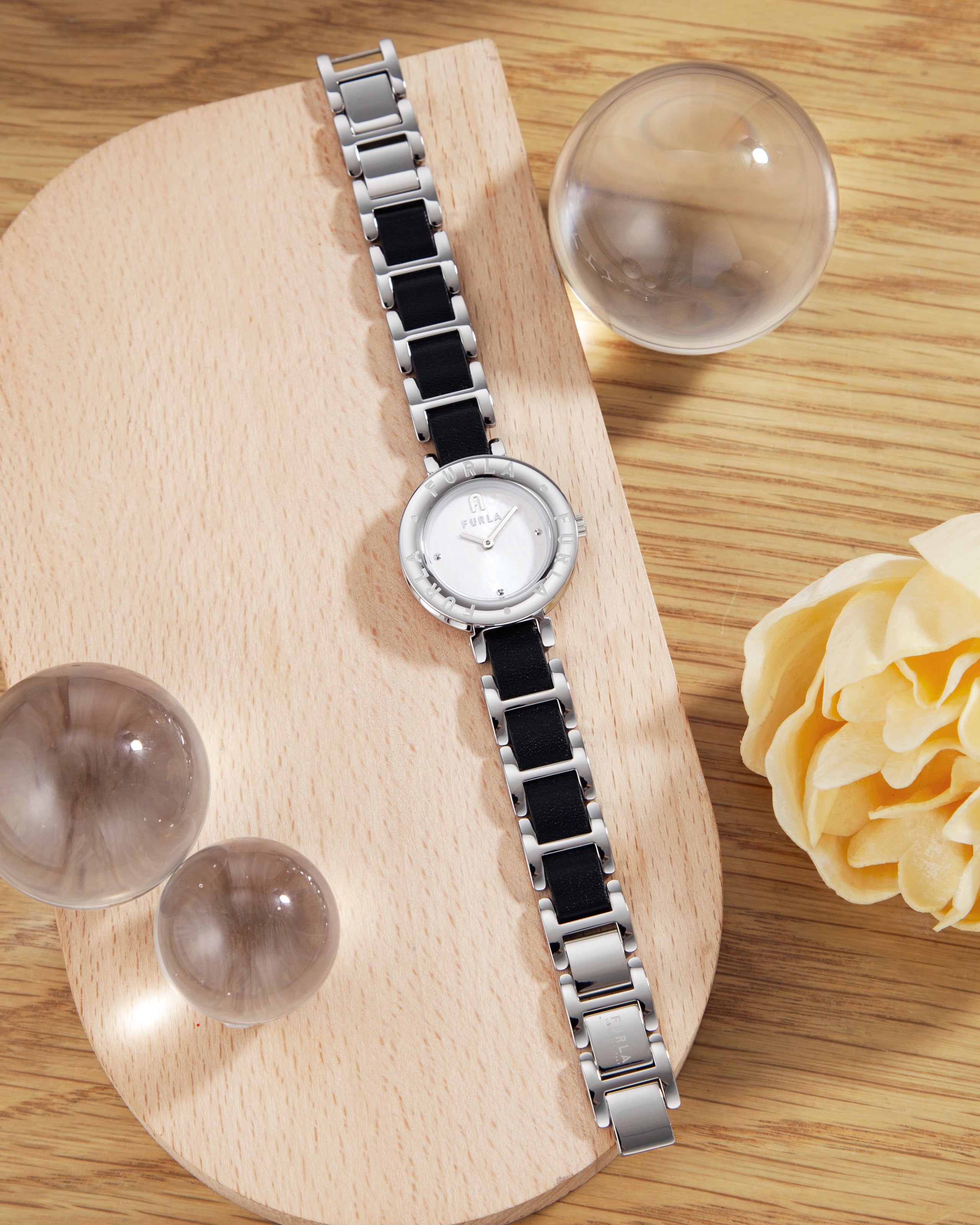 Đồng Hồ Nữ Essential