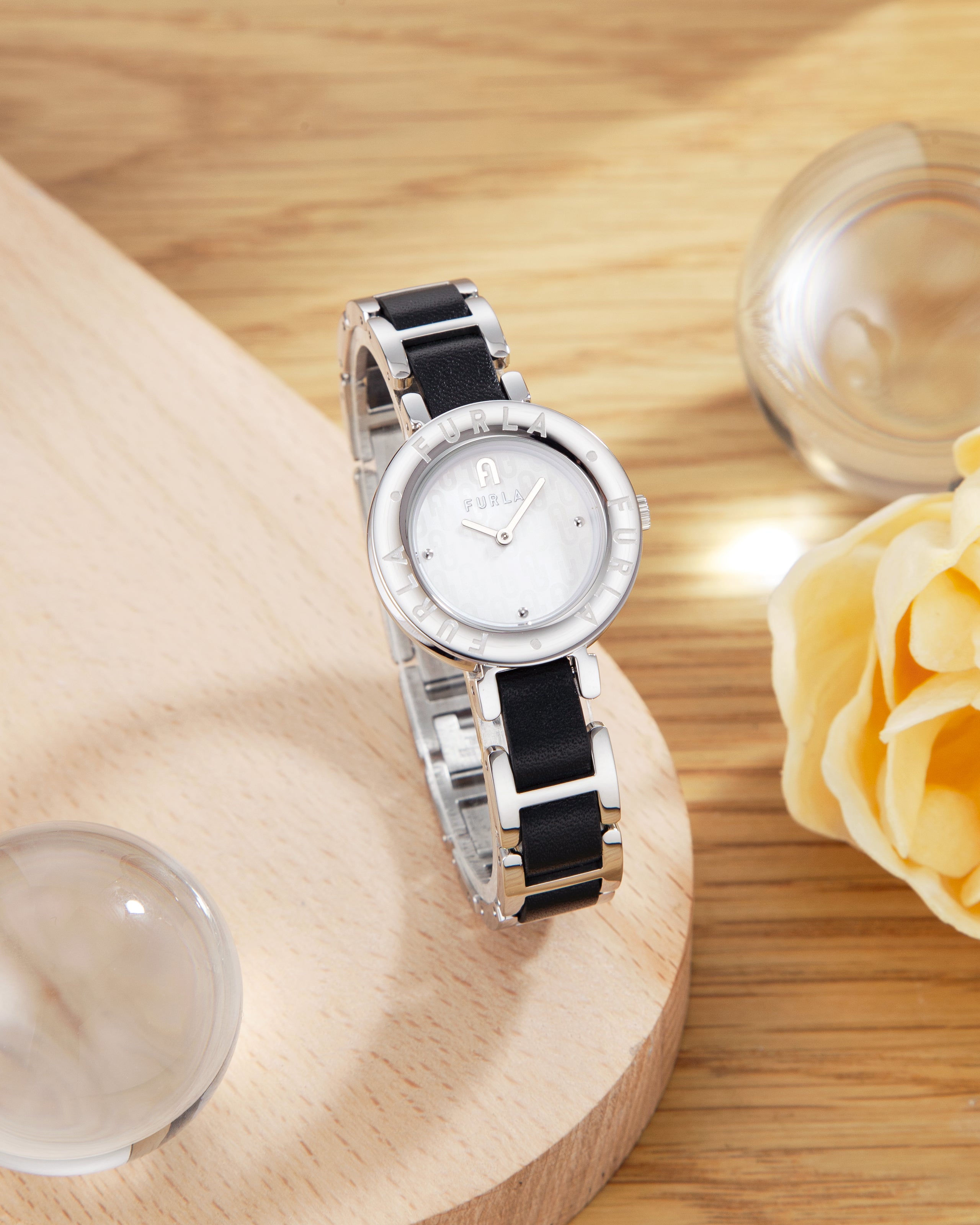 Đồng Hồ Nữ Essential