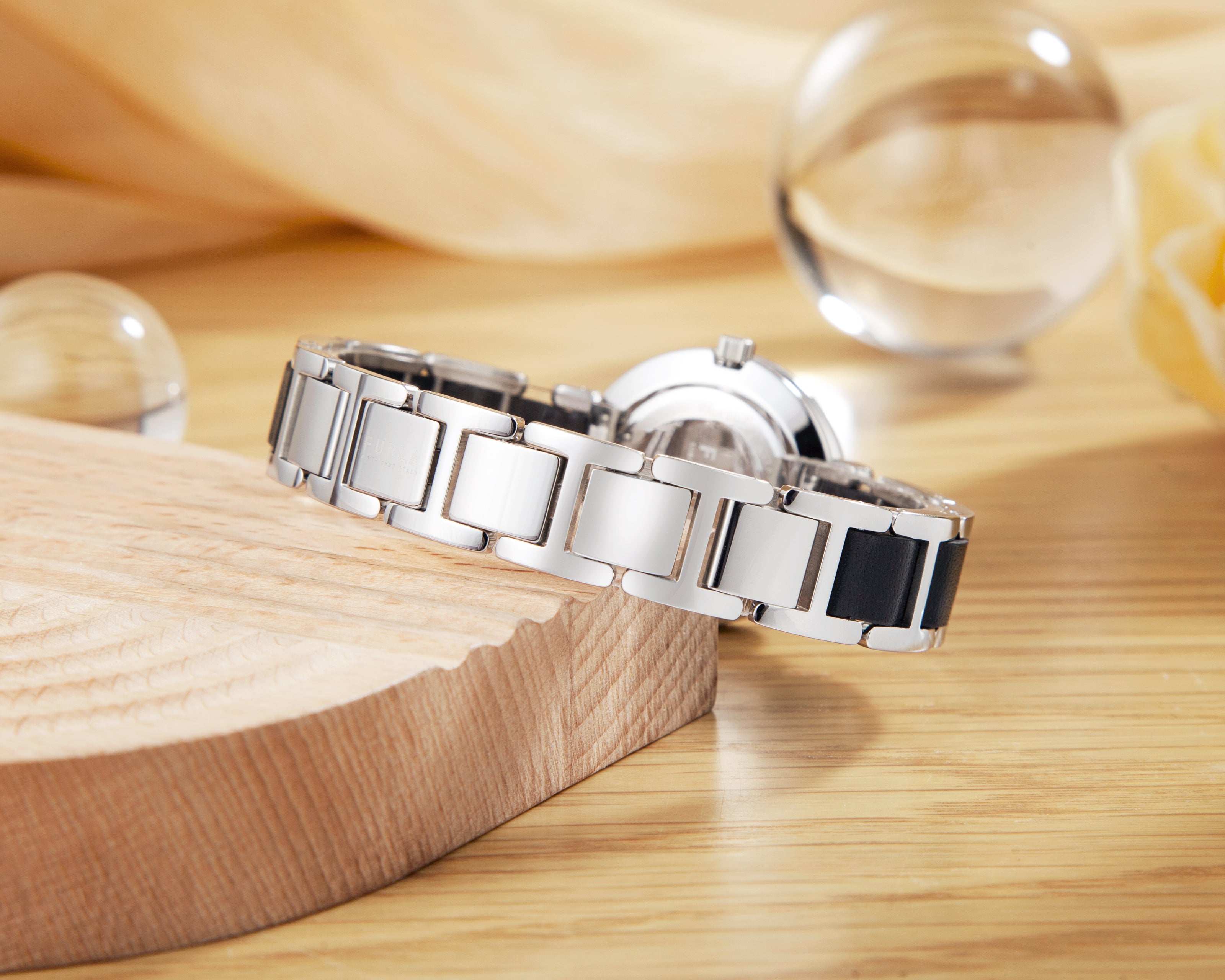 Đồng Hồ Nữ Essential