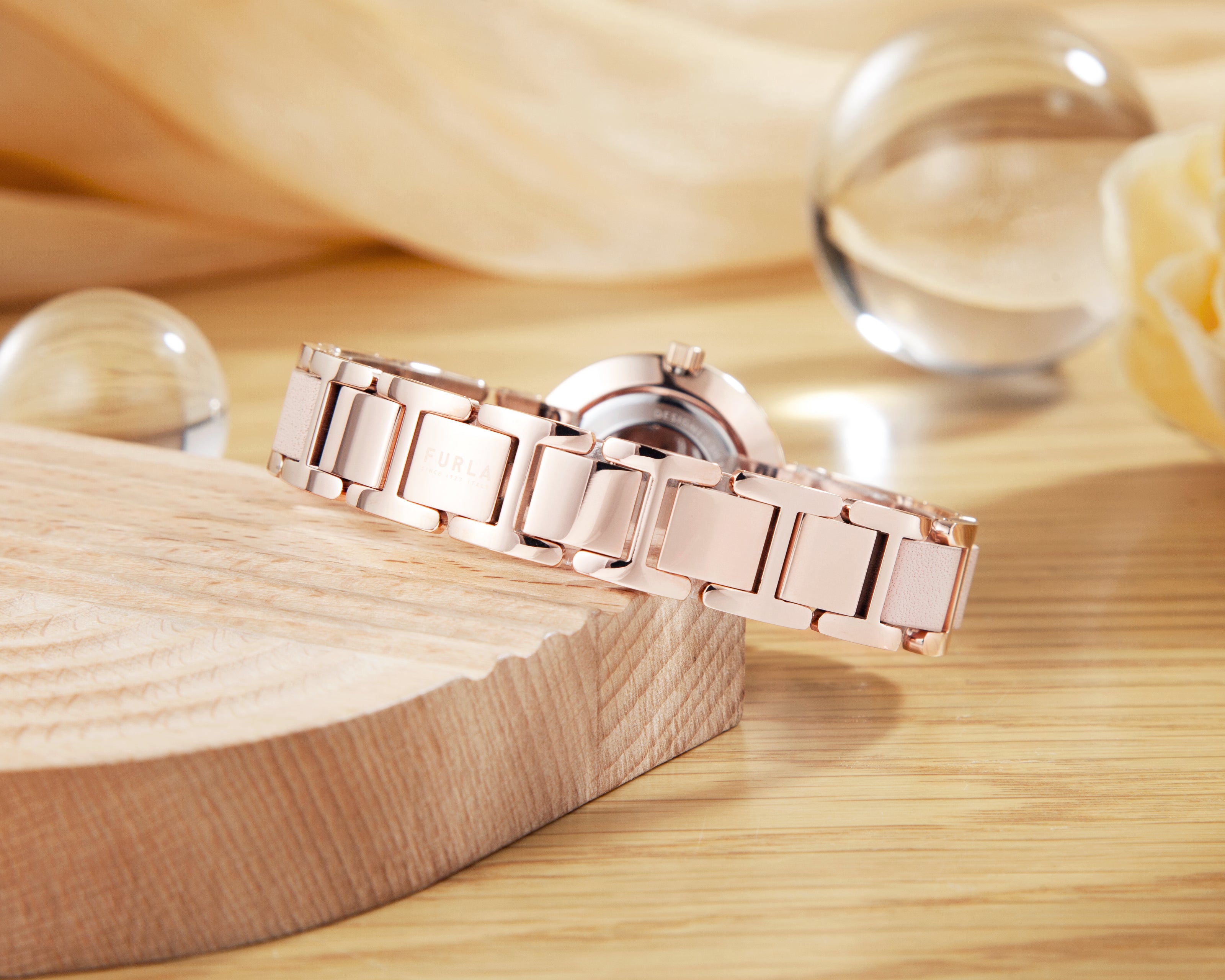 Đồng Hồ Nữ Essential