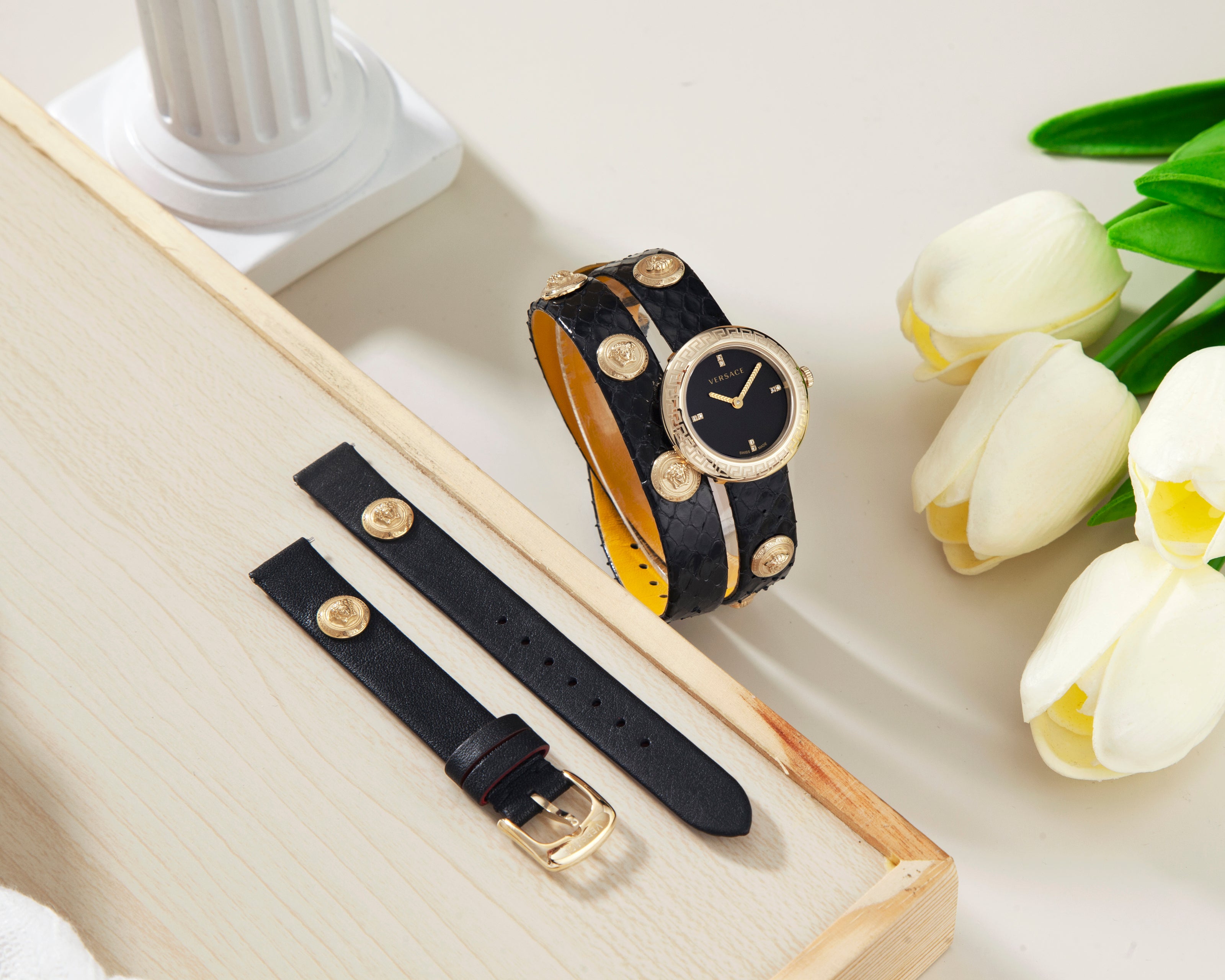 Đồng Hồ Nữ Medusa Stud Icon