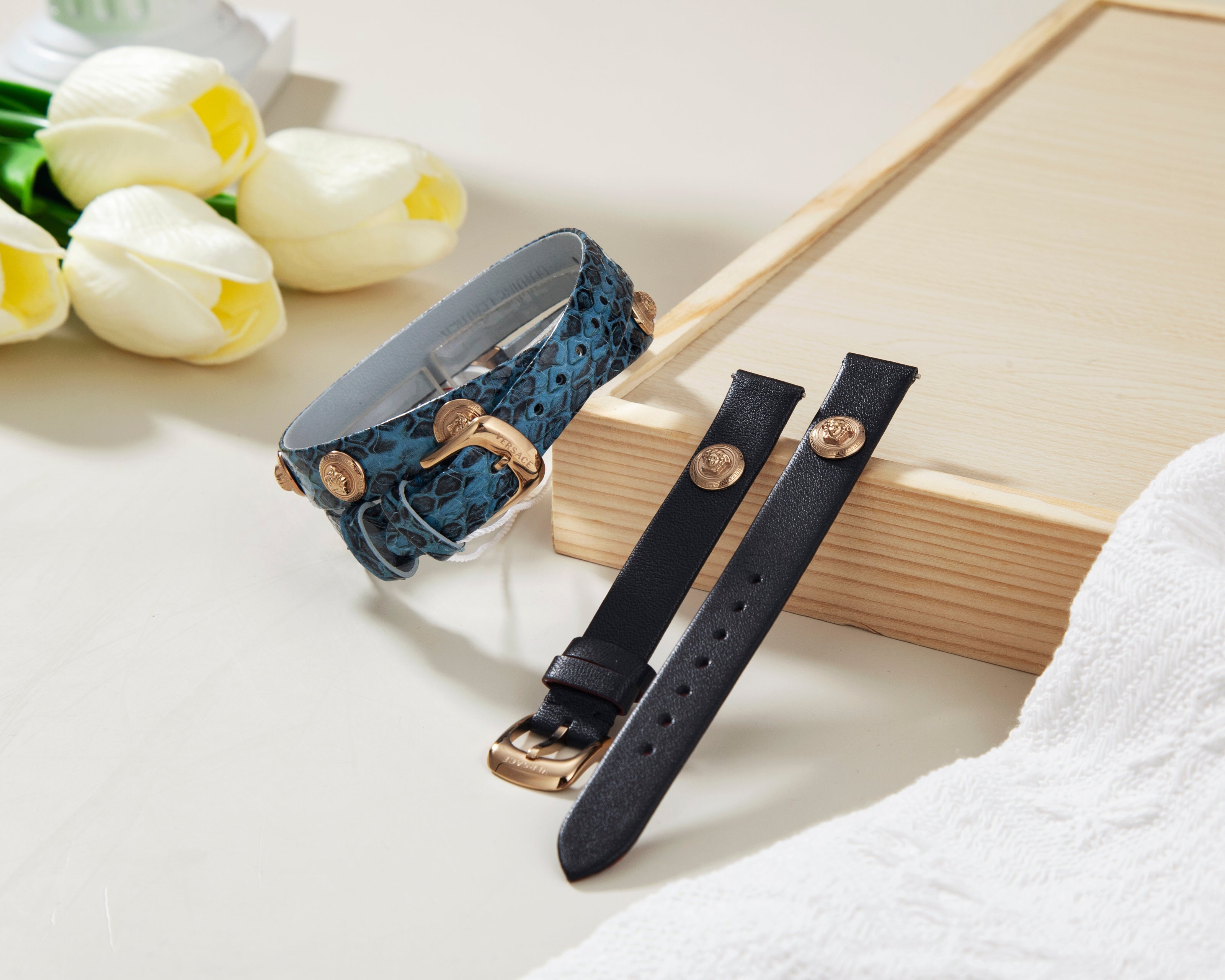 Đồng Hồ Nữ Medusa Stud Icon