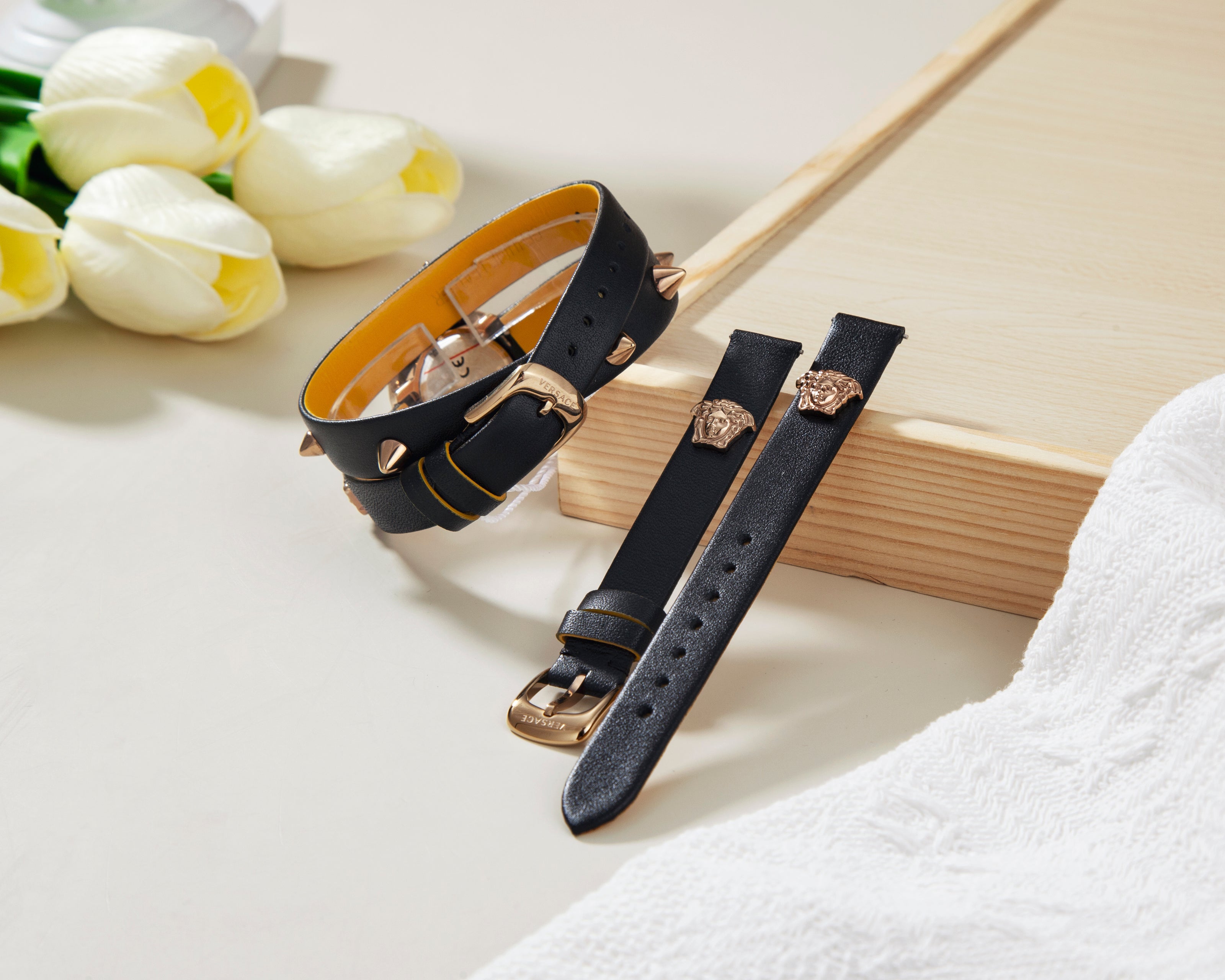 Đồng Hồ Nữ Medusa Stud Icon