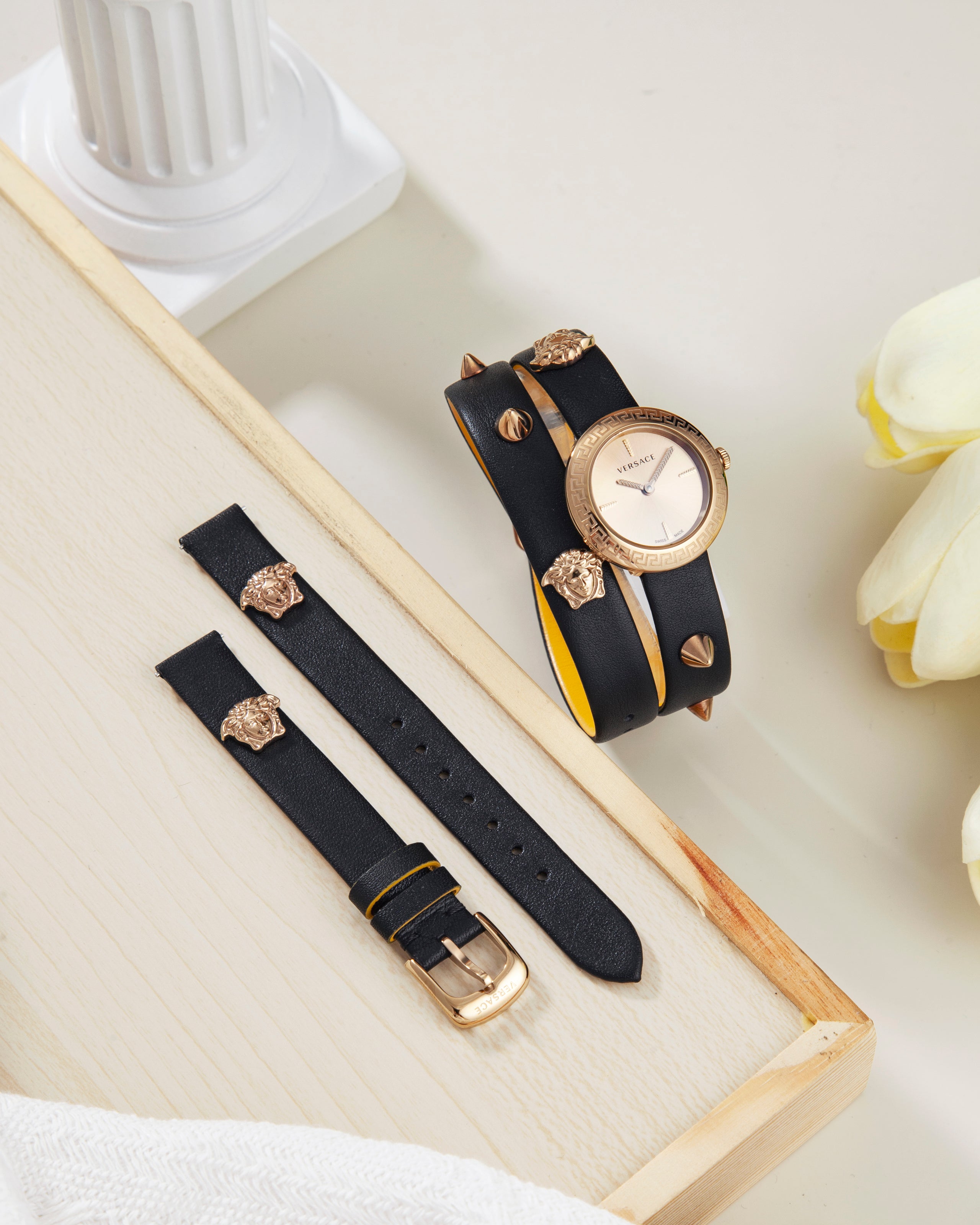 Đồng Hồ Nữ Medusa Stud Icon