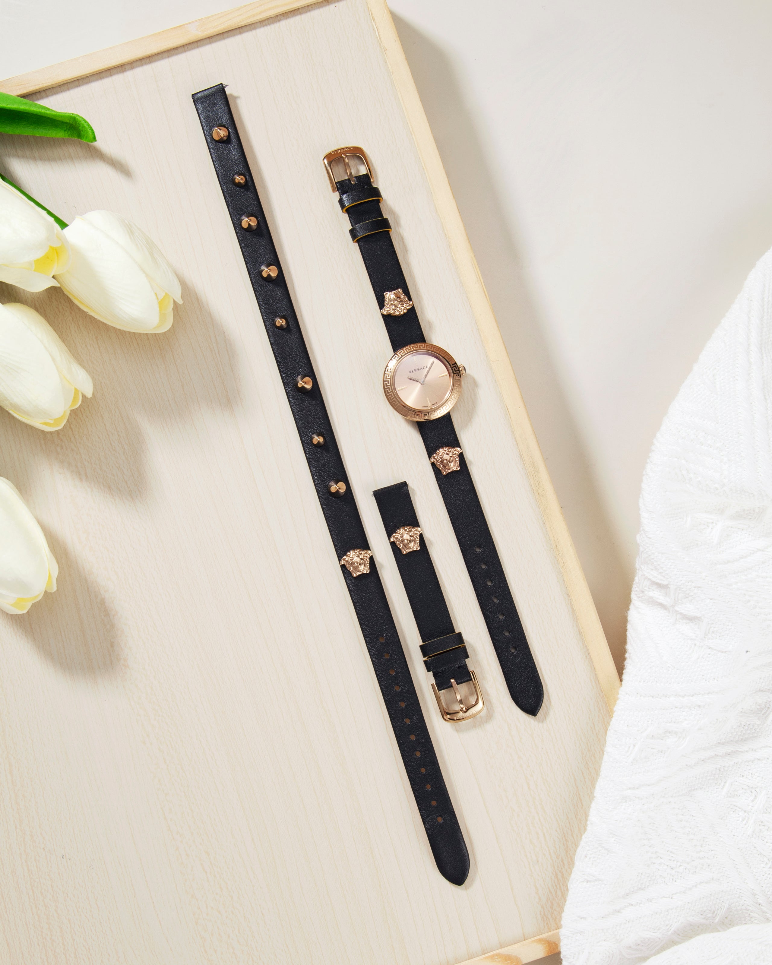 Đồng Hồ Nữ Medusa Stud Icon