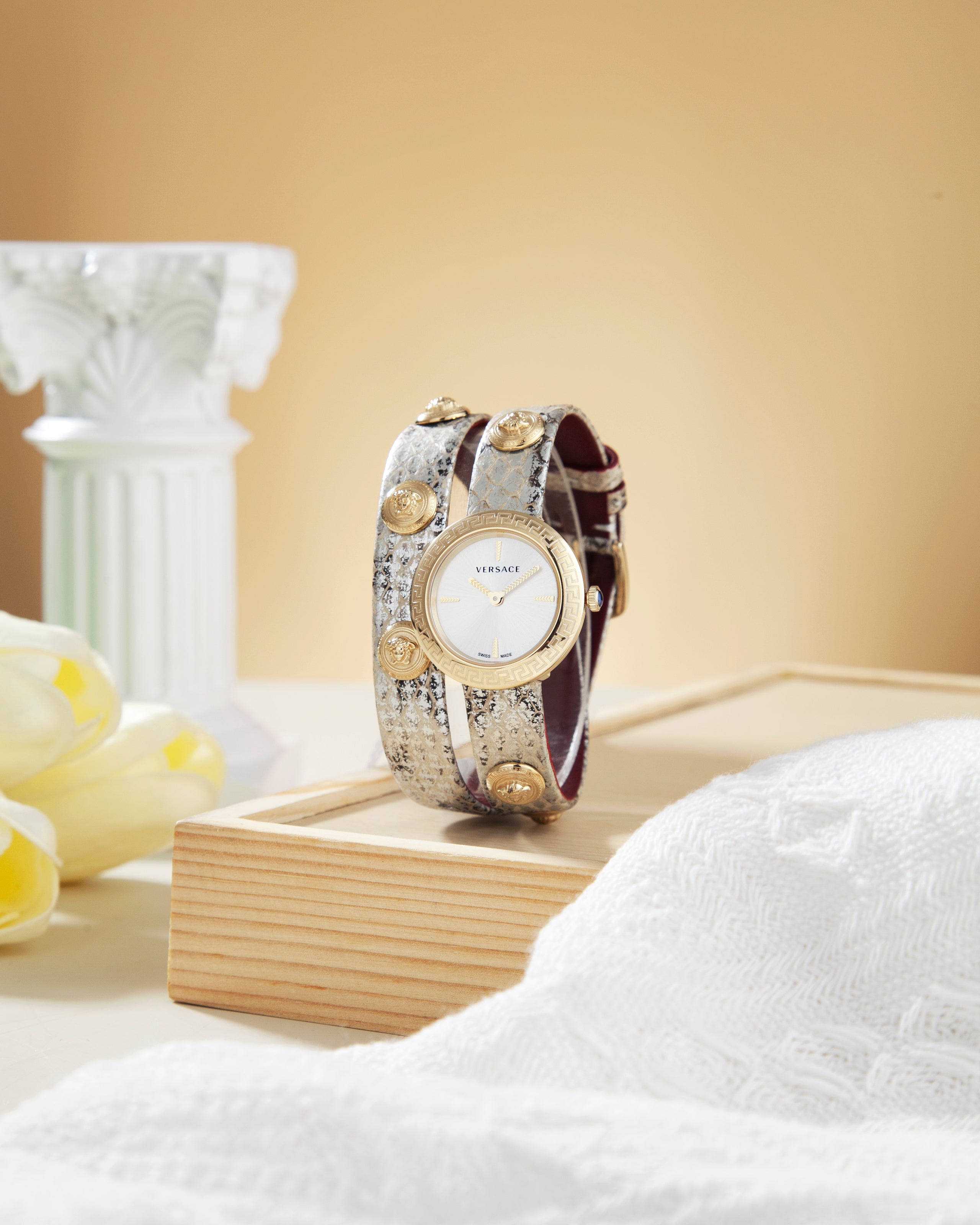 Đồng Hồ Nữ Medusa Stud Icon