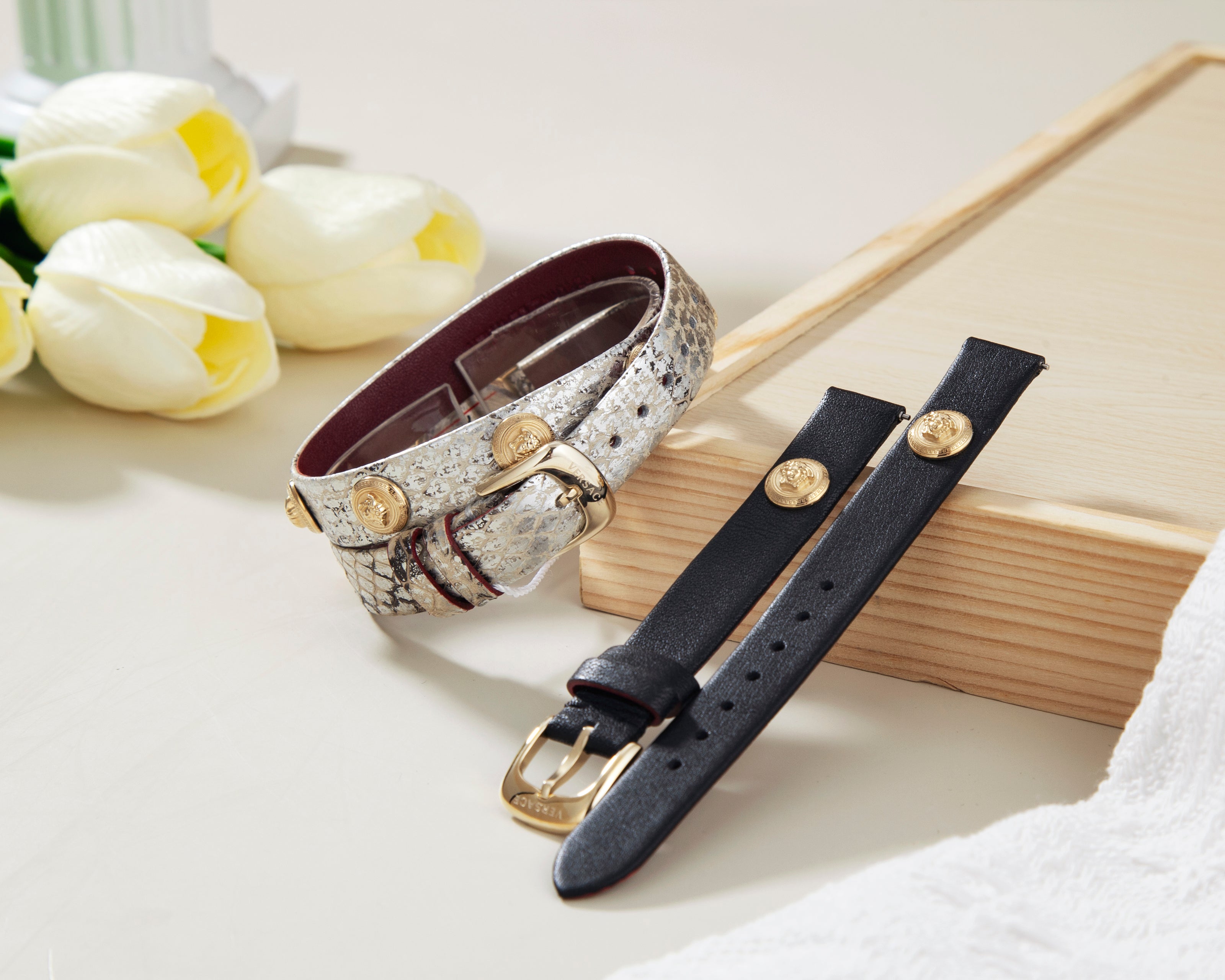 Đồng Hồ Nữ Medusa Stud Icon