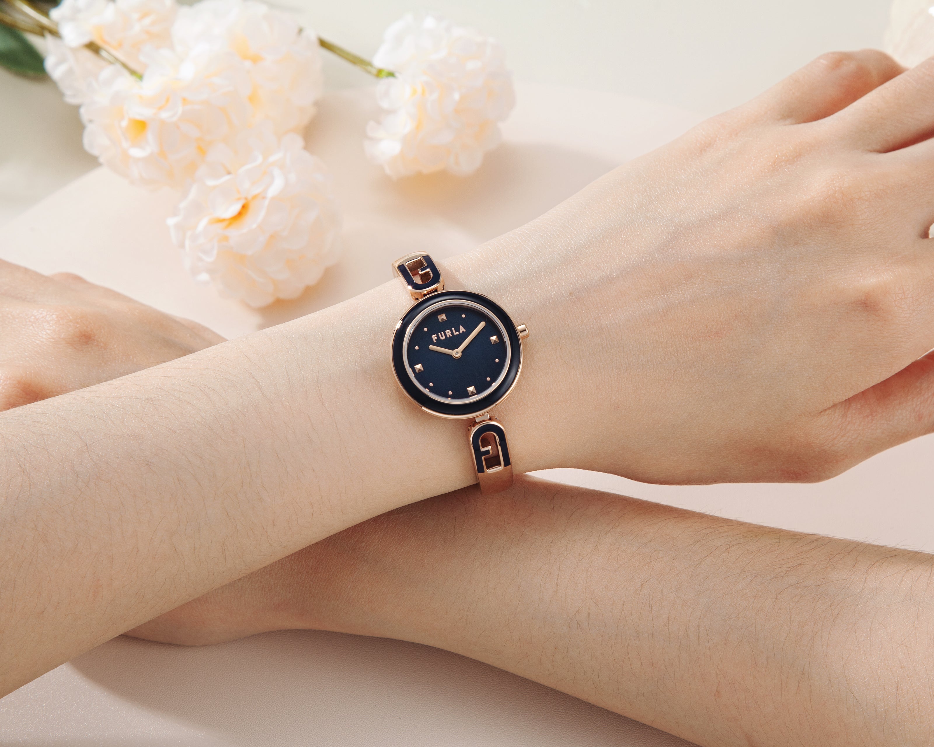 Đồng Hồ Nữ Bangle