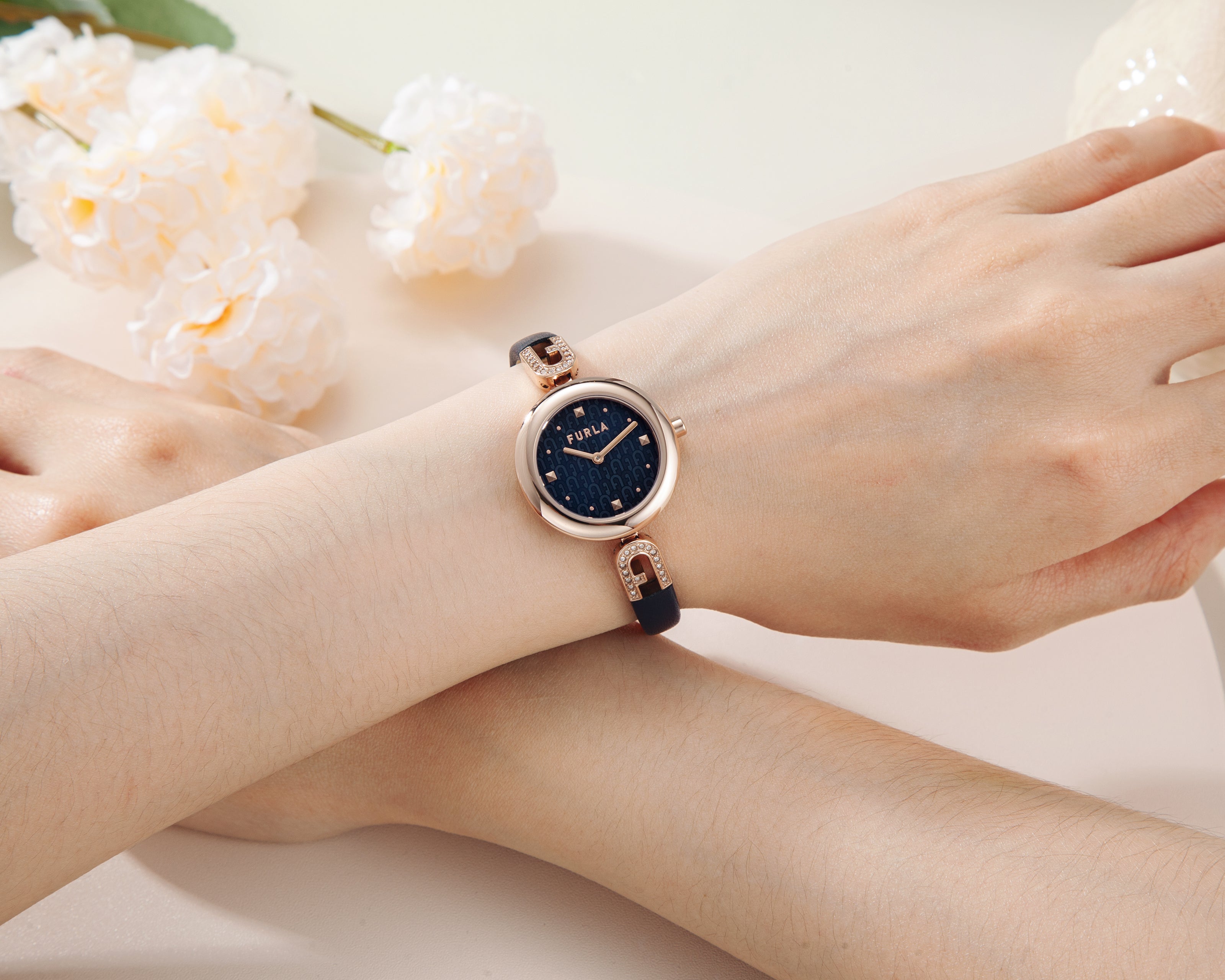 Đồng Hồ Nữ Bangle