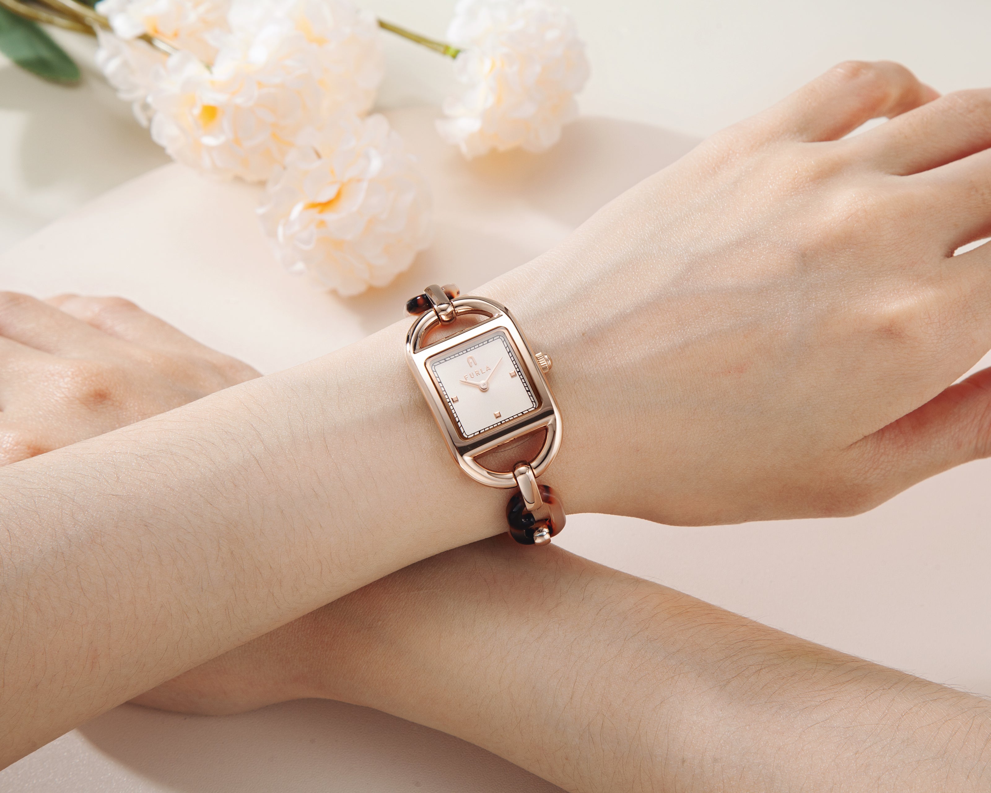 Đồng Hồ Nữ Chain Square Logo