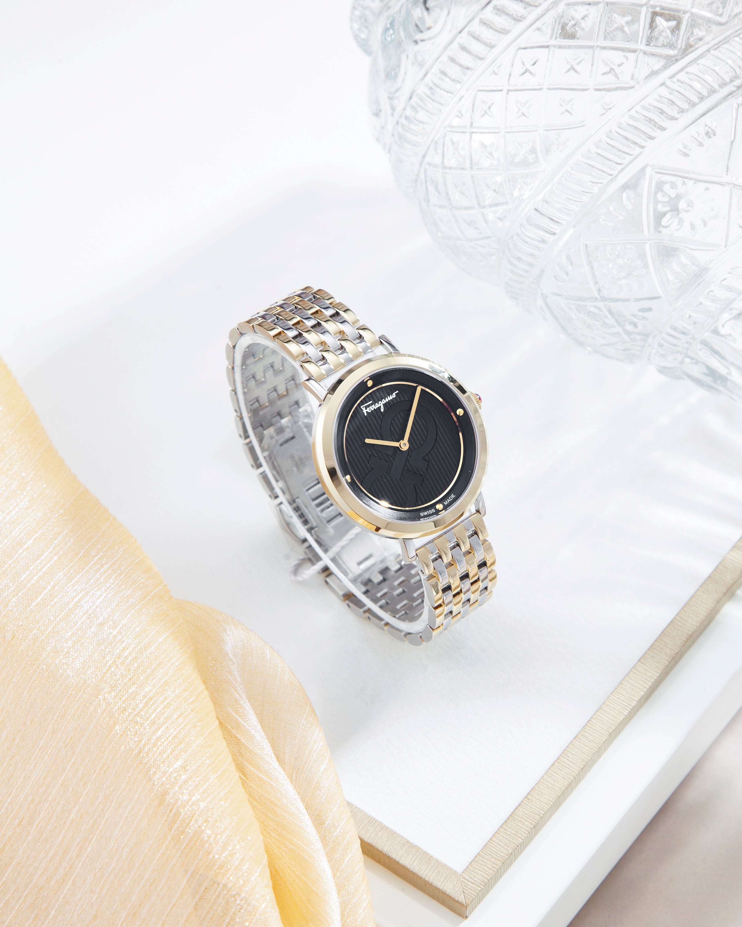 Đồng Hồ Nữ Logomania