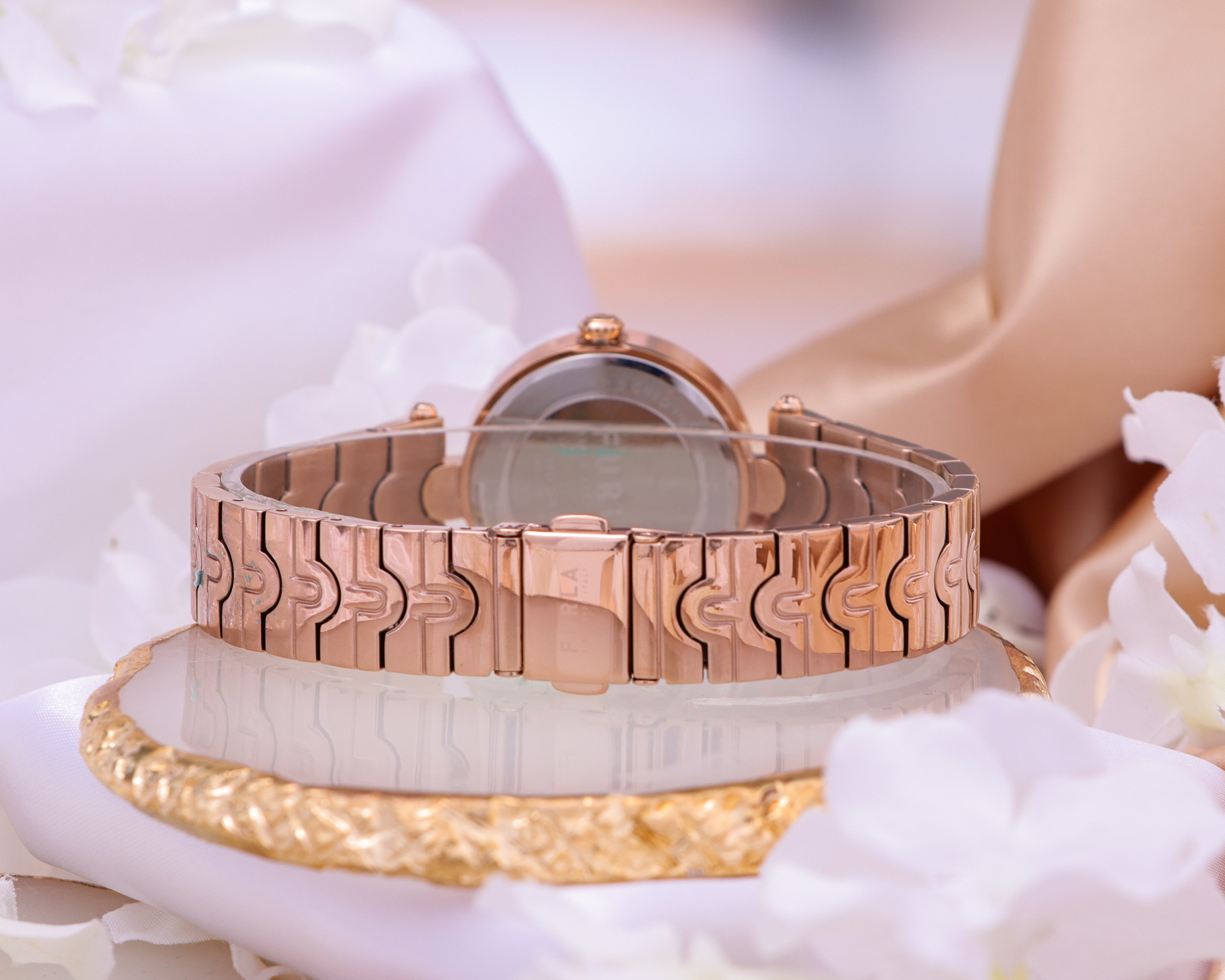 Đồng Hồ Nữ Arch Bar