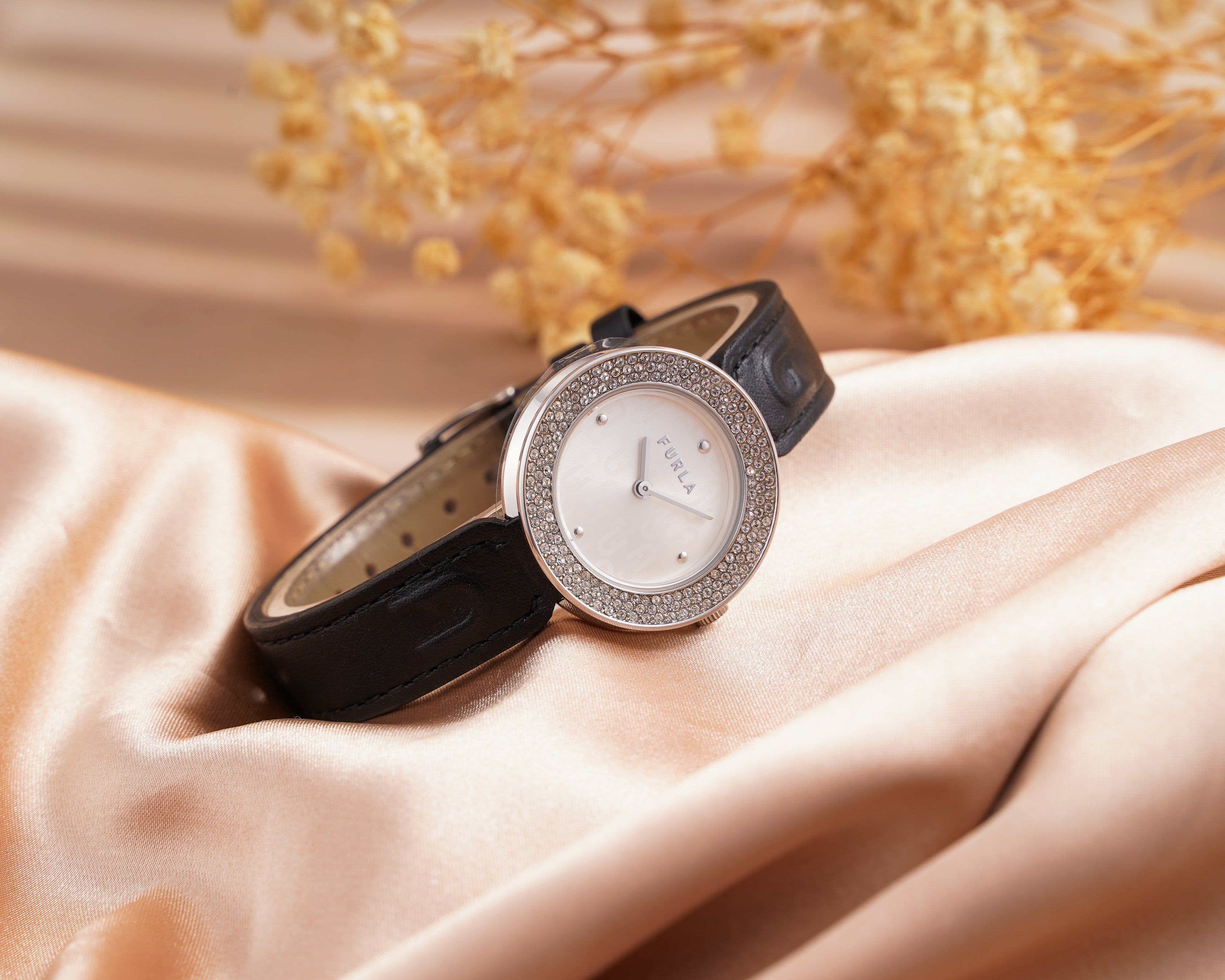 Đồng Hồ Nữ Essential