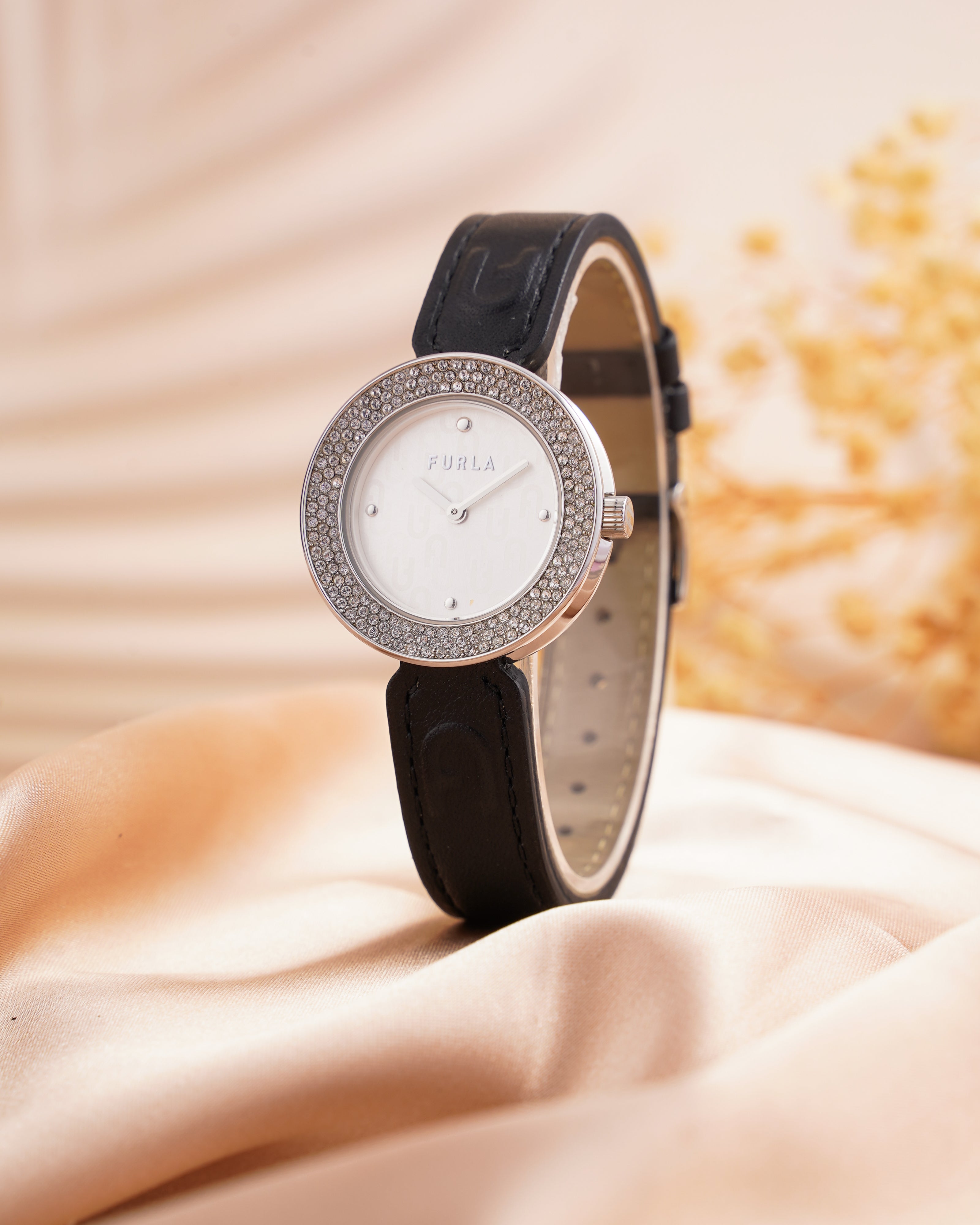 Đồng Hồ Nữ Essential