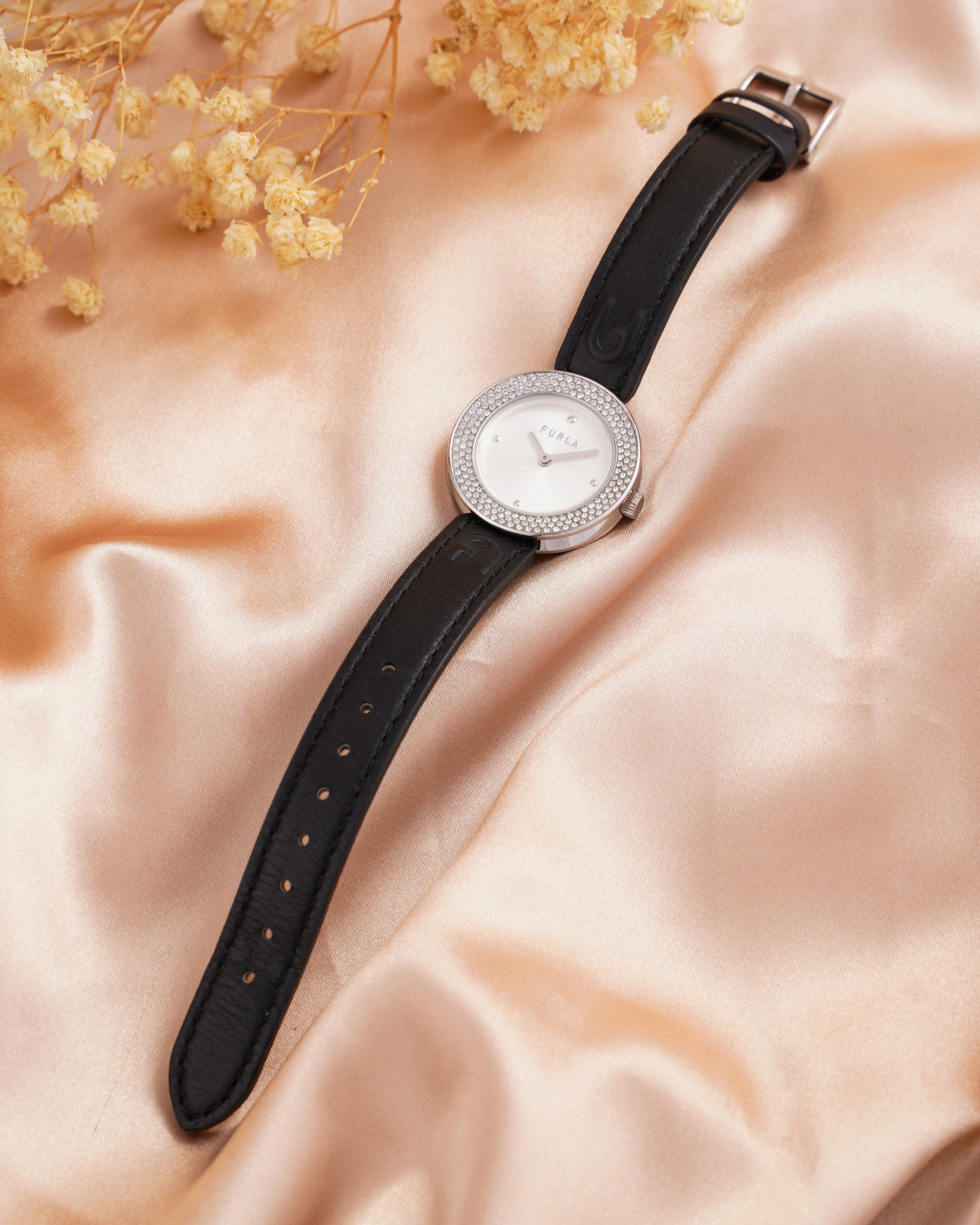 Đồng Hồ Nữ Essential