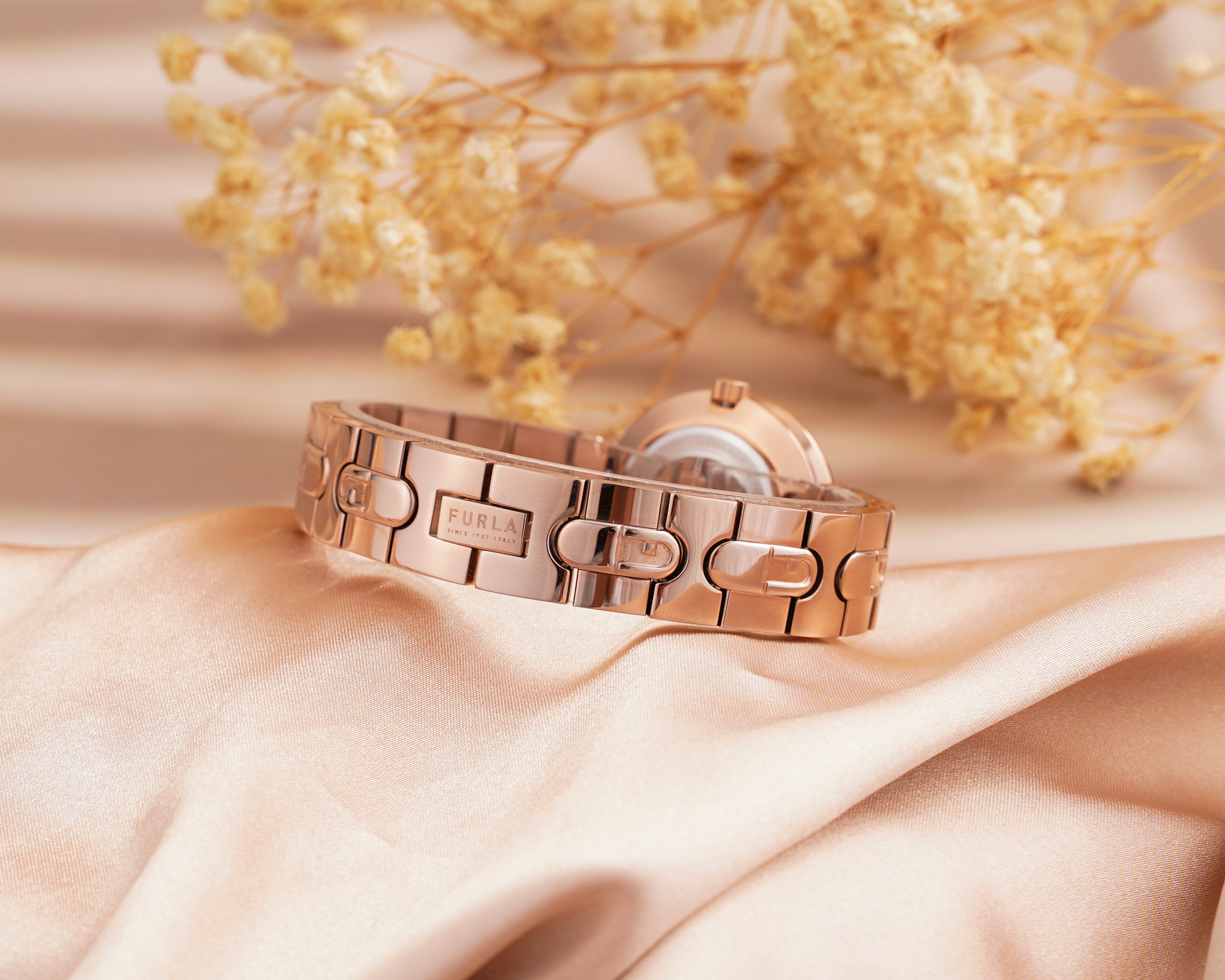 Đồng Hồ Nữ Essential