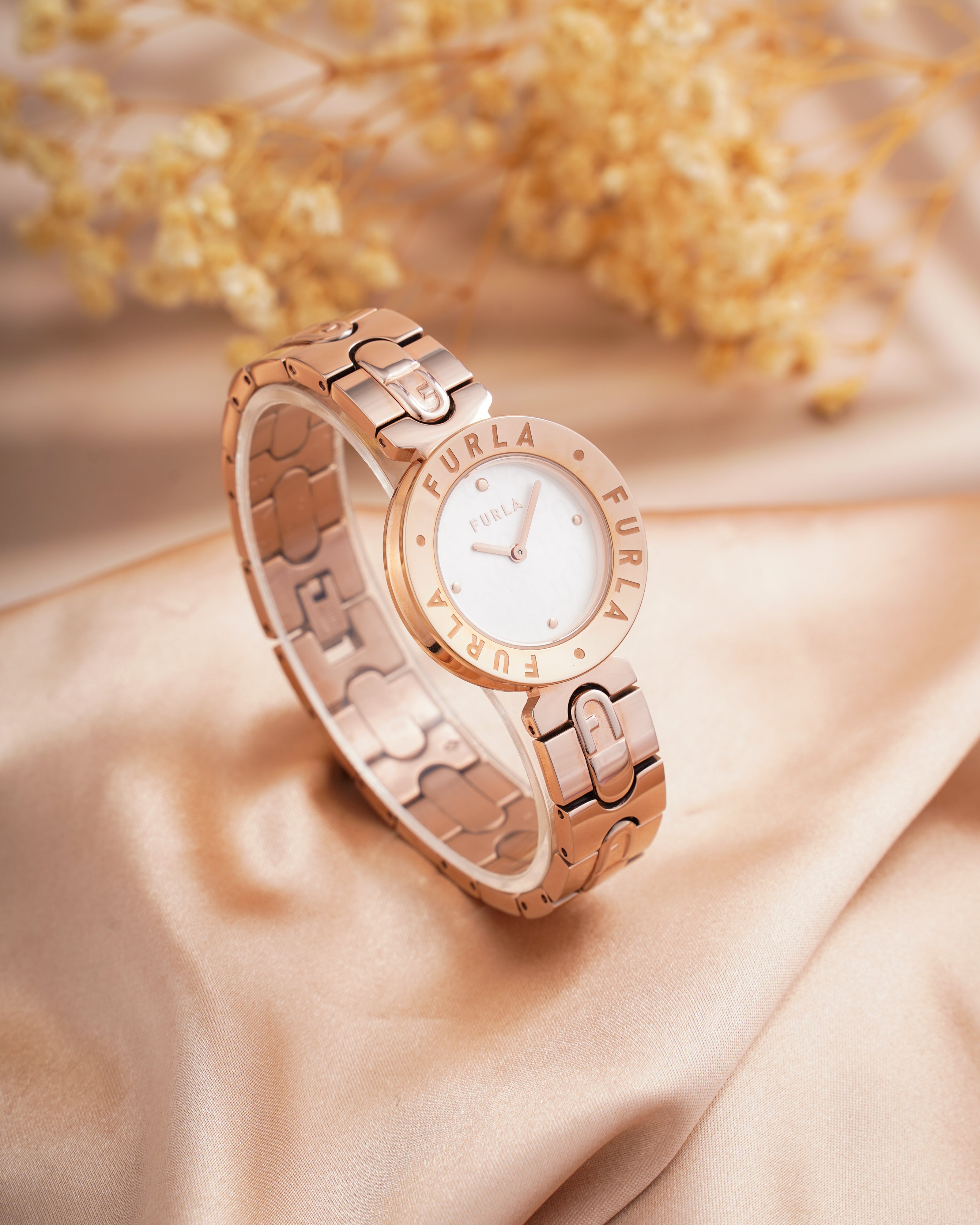 Đồng Hồ Nữ Essential