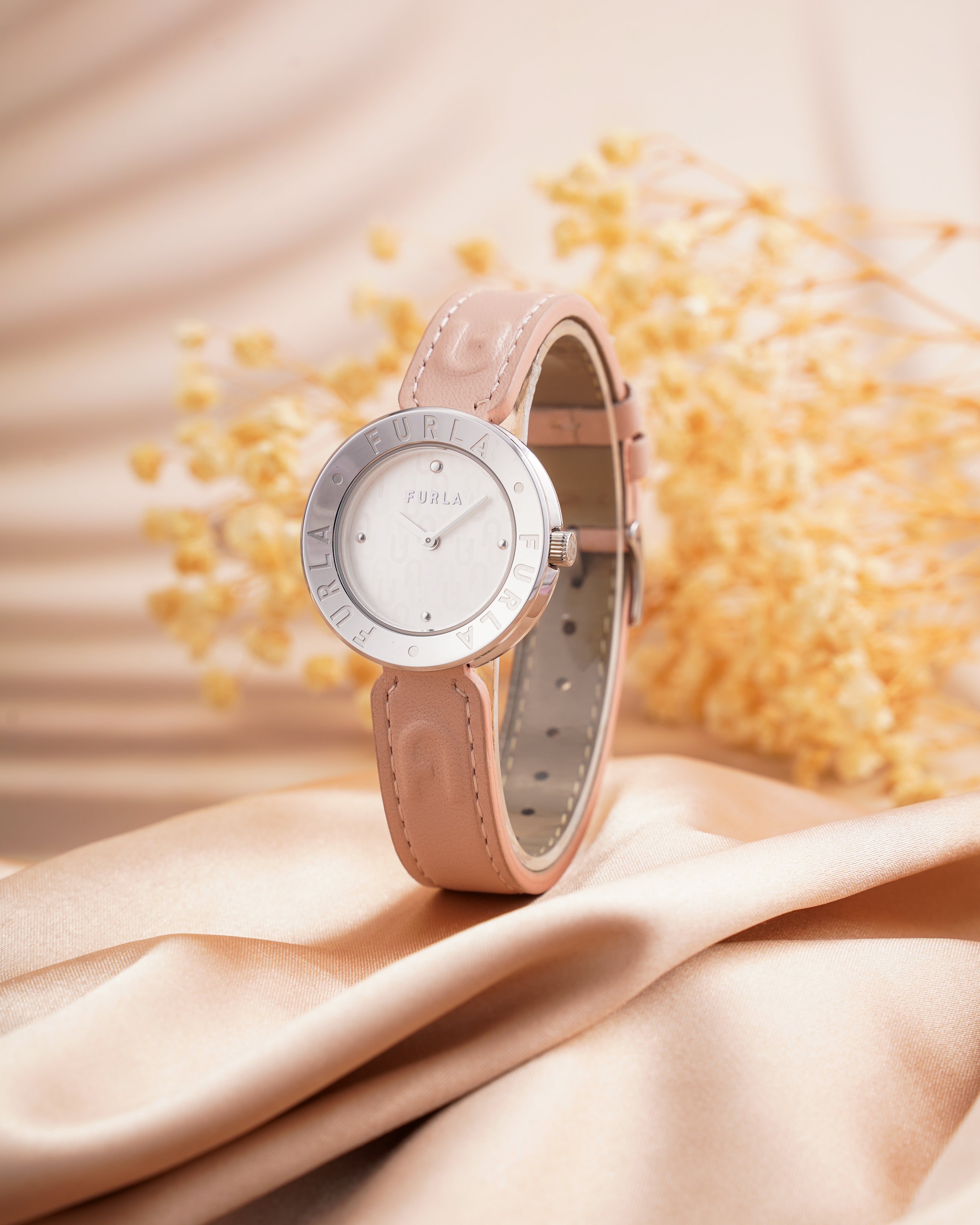 Đồng Hồ Nữ Essential