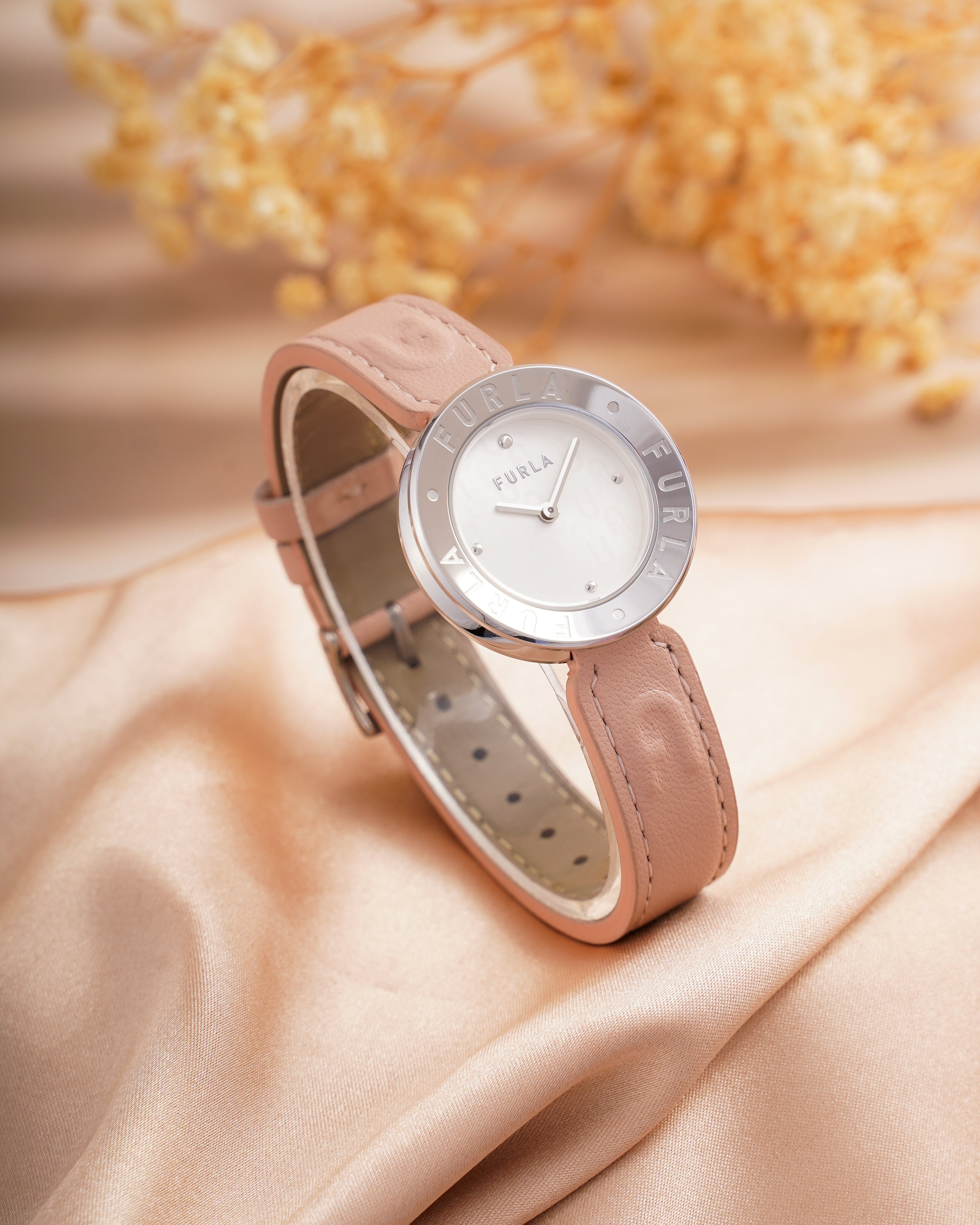 Đồng Hồ Nữ Essential