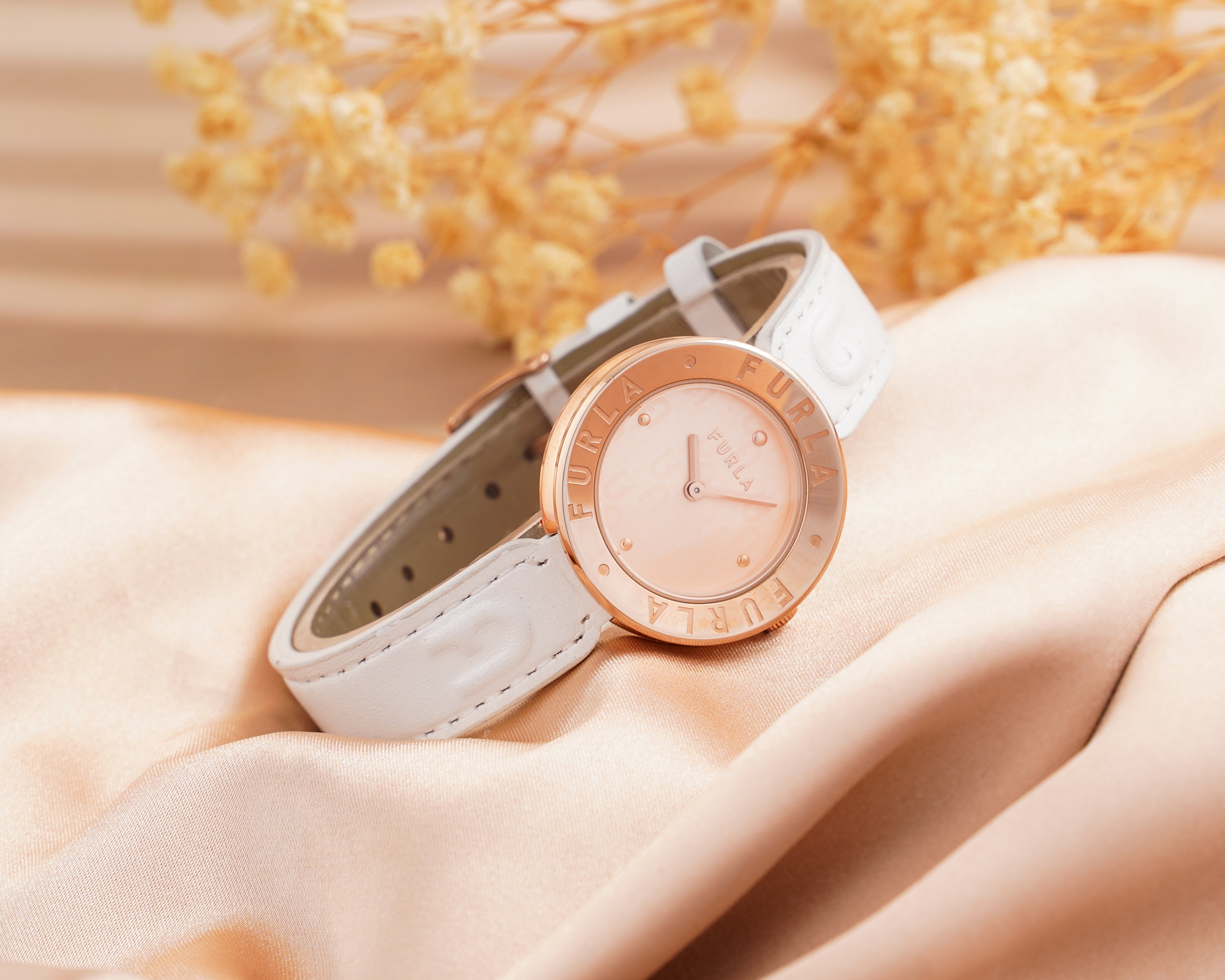 Đồng Hồ Nữ Essential