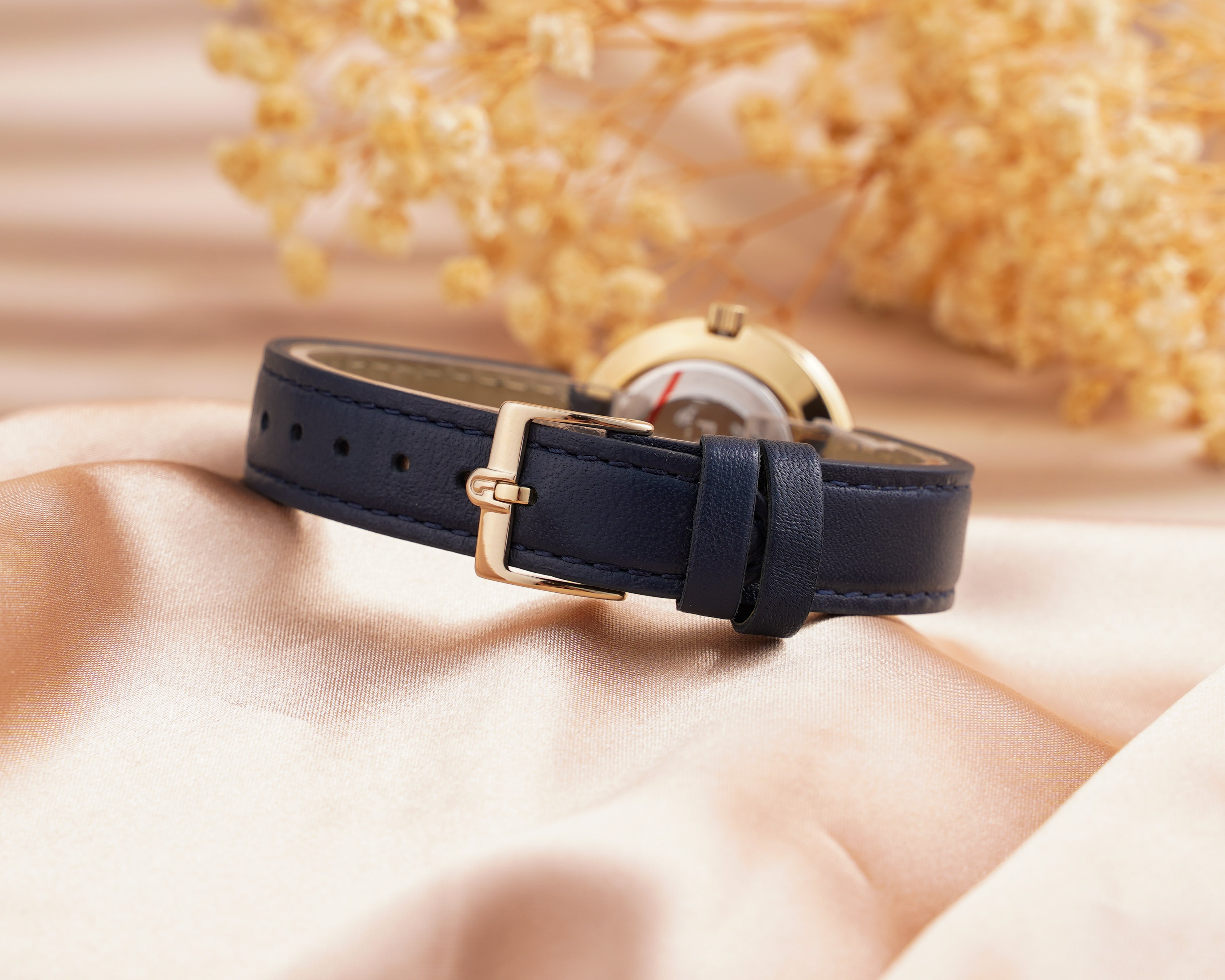 Đồng Hồ Nữ Essential