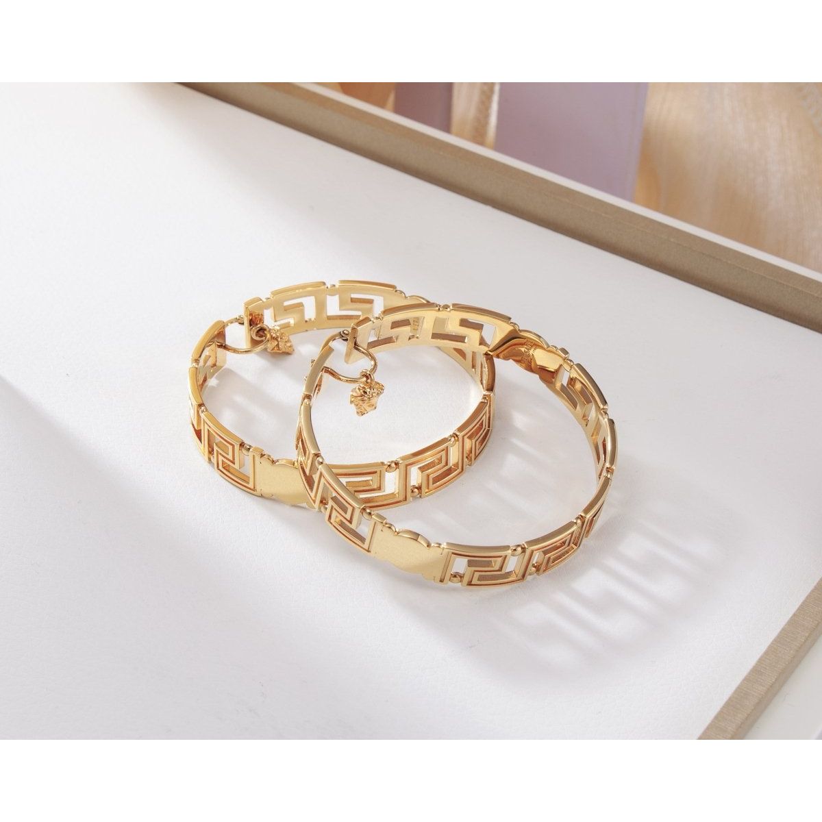 Bông tai VERSACE - L&M Luxury Timepieces