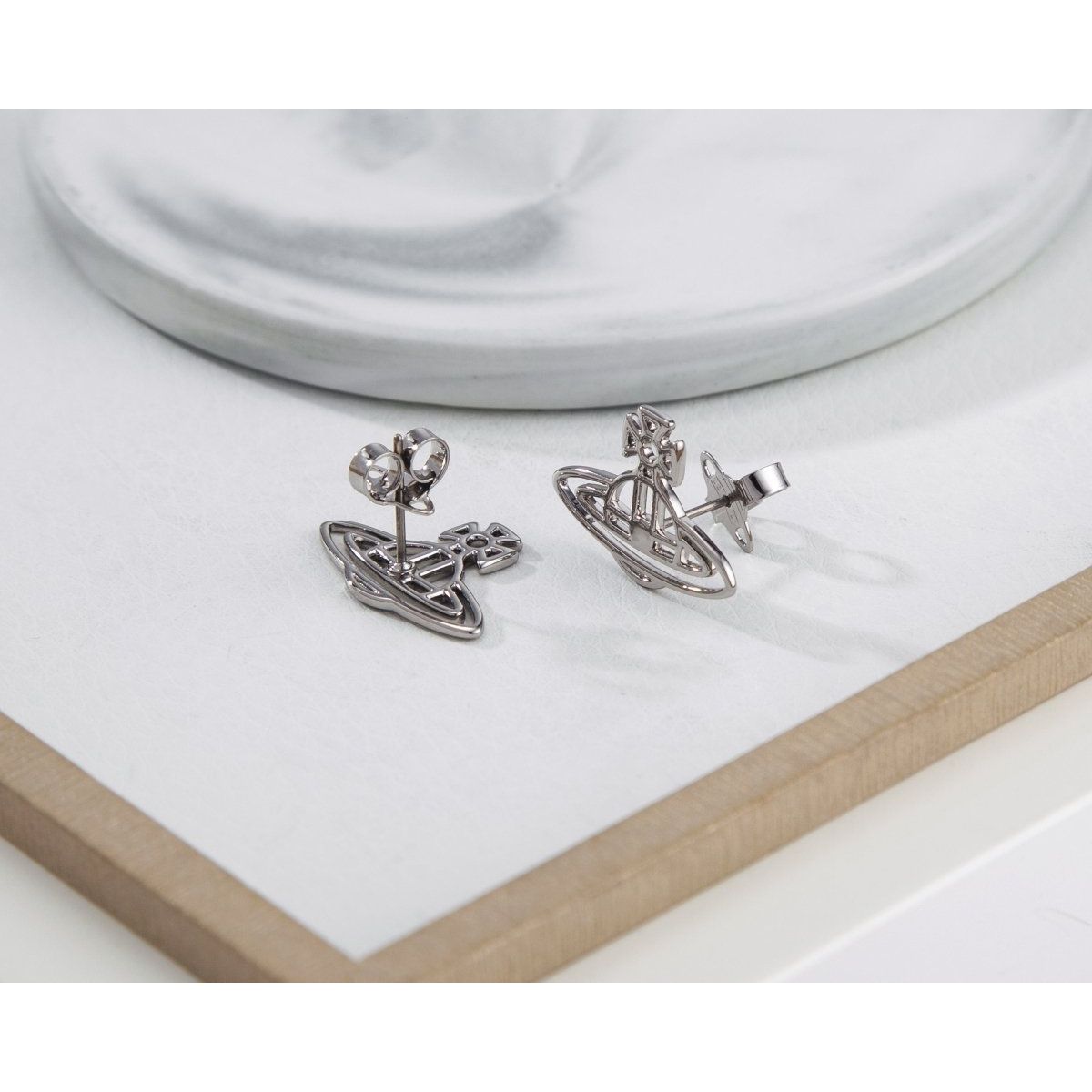 Bông tai VIVIENNE WESTWOOD - L&M Luxury Timepieces