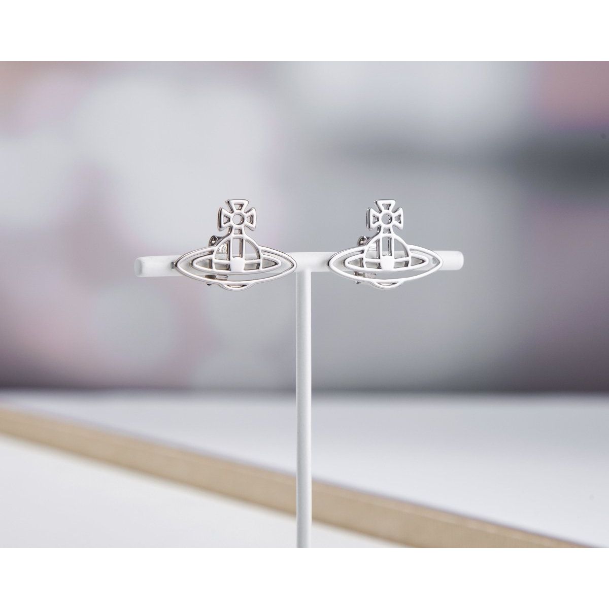 Bông tai VIVIENNE WESTWOOD - L&M Luxury Timepieces