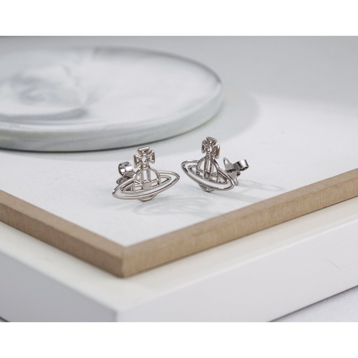 Bông tai VIVIENNE WESTWOOD - L&M Luxury Timepieces