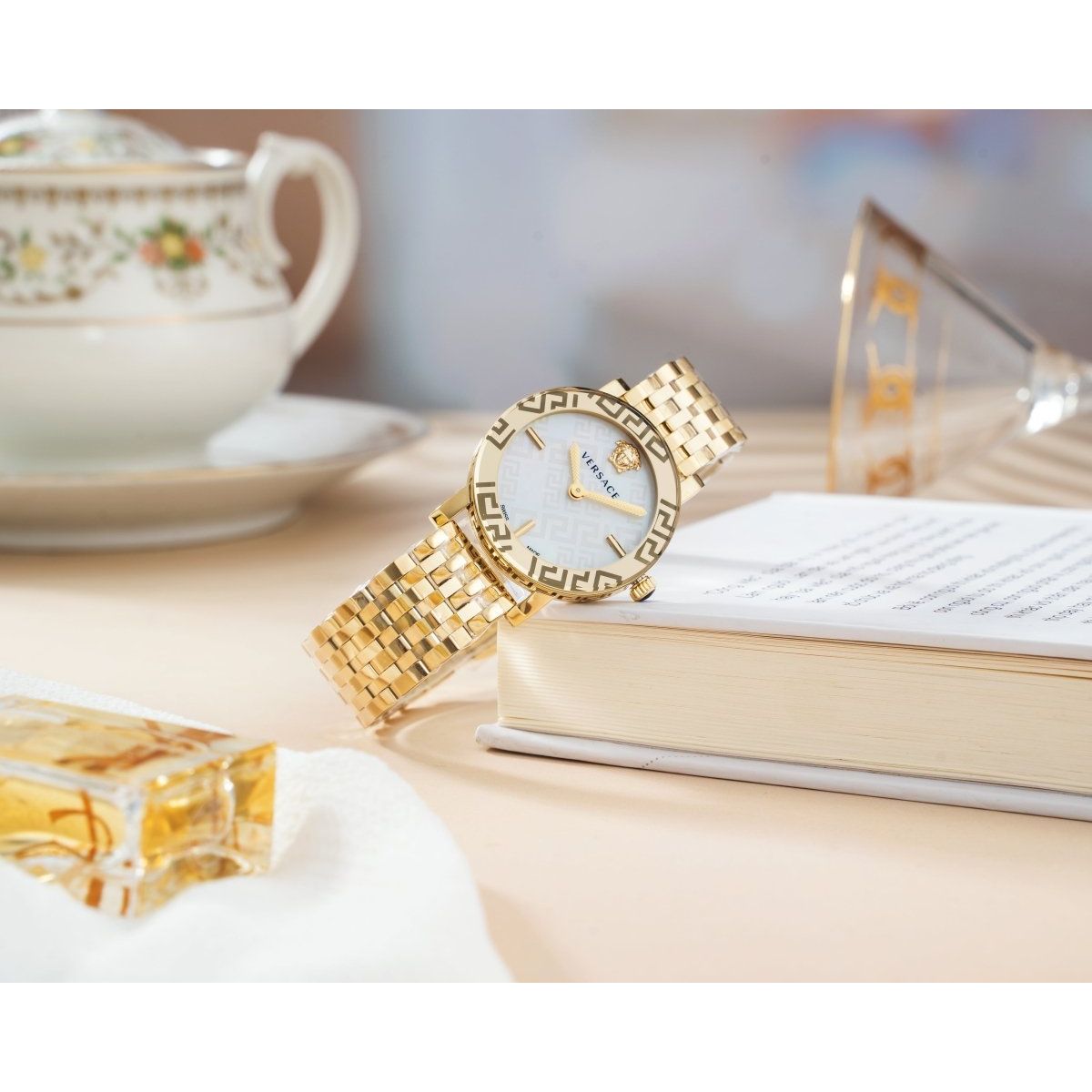 VERSACE Đồng Hồ Nữ Greca Glass VEU300821 - L&M Luxury Timepieces