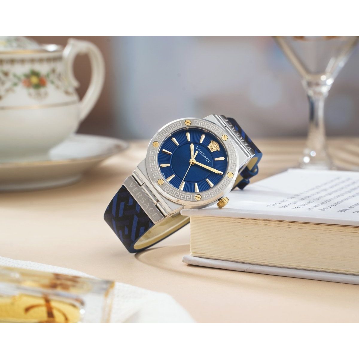 VERSACE Đồng Hồ Nữ Greca Logo VEVH01421 - L&M Luxury Timepieces