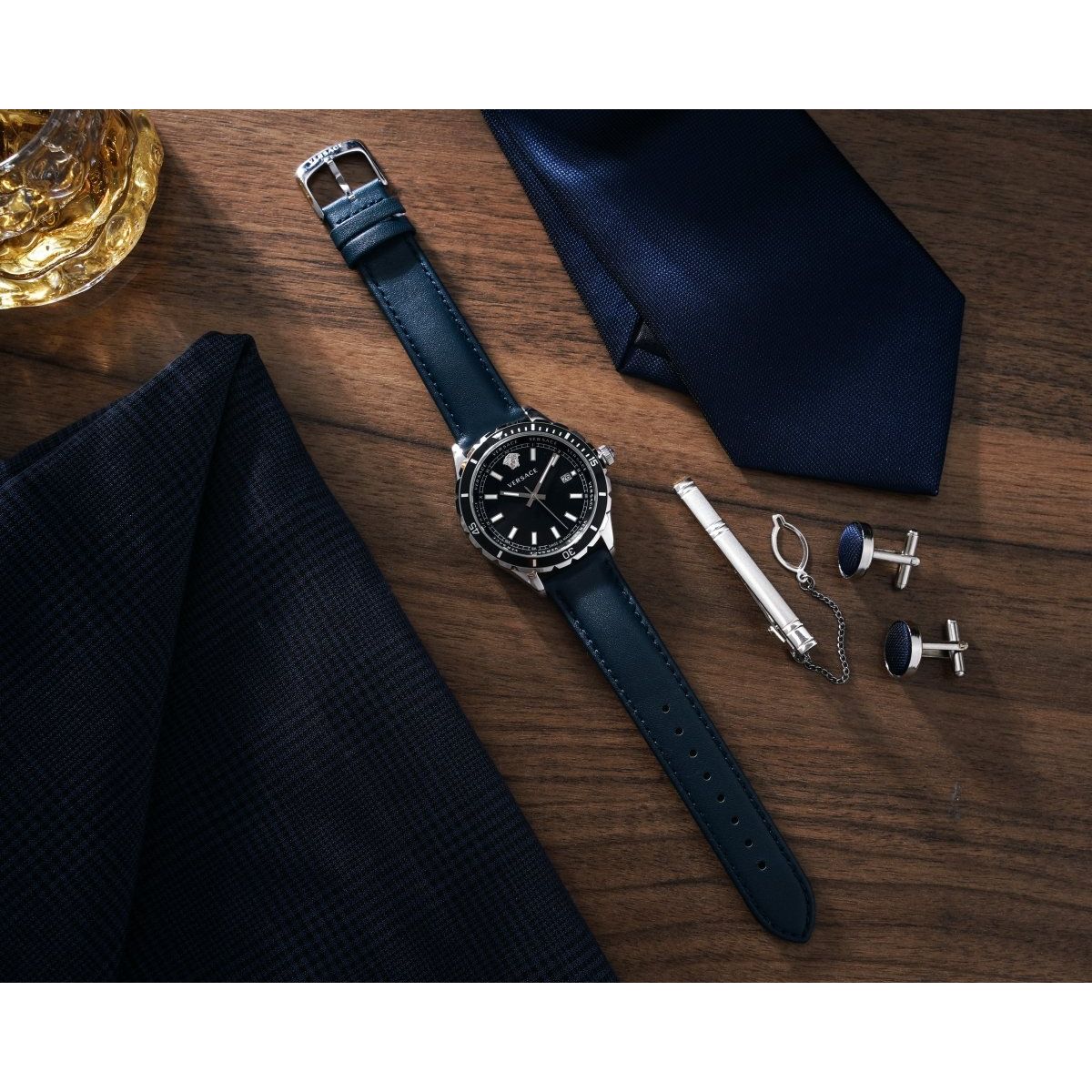 VERSACE Đồng Hồ Nam Hellenyium Gent VE3A00220 - L&M Luxury Timepieces