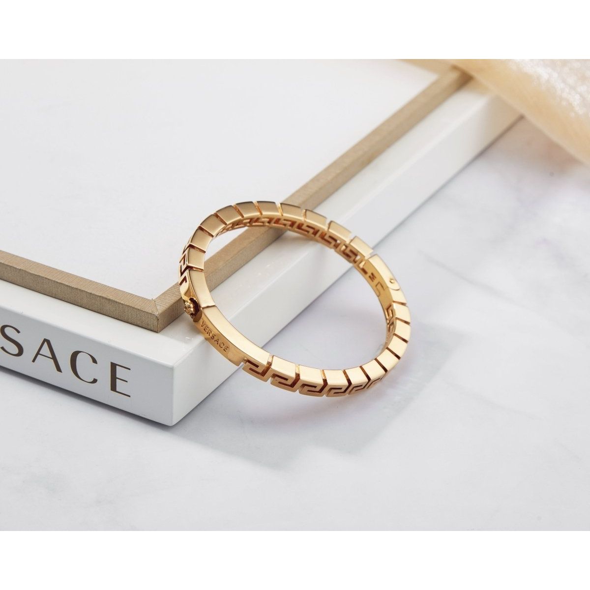 Vòng tay VERSACE - L&M Luxury Timepieces