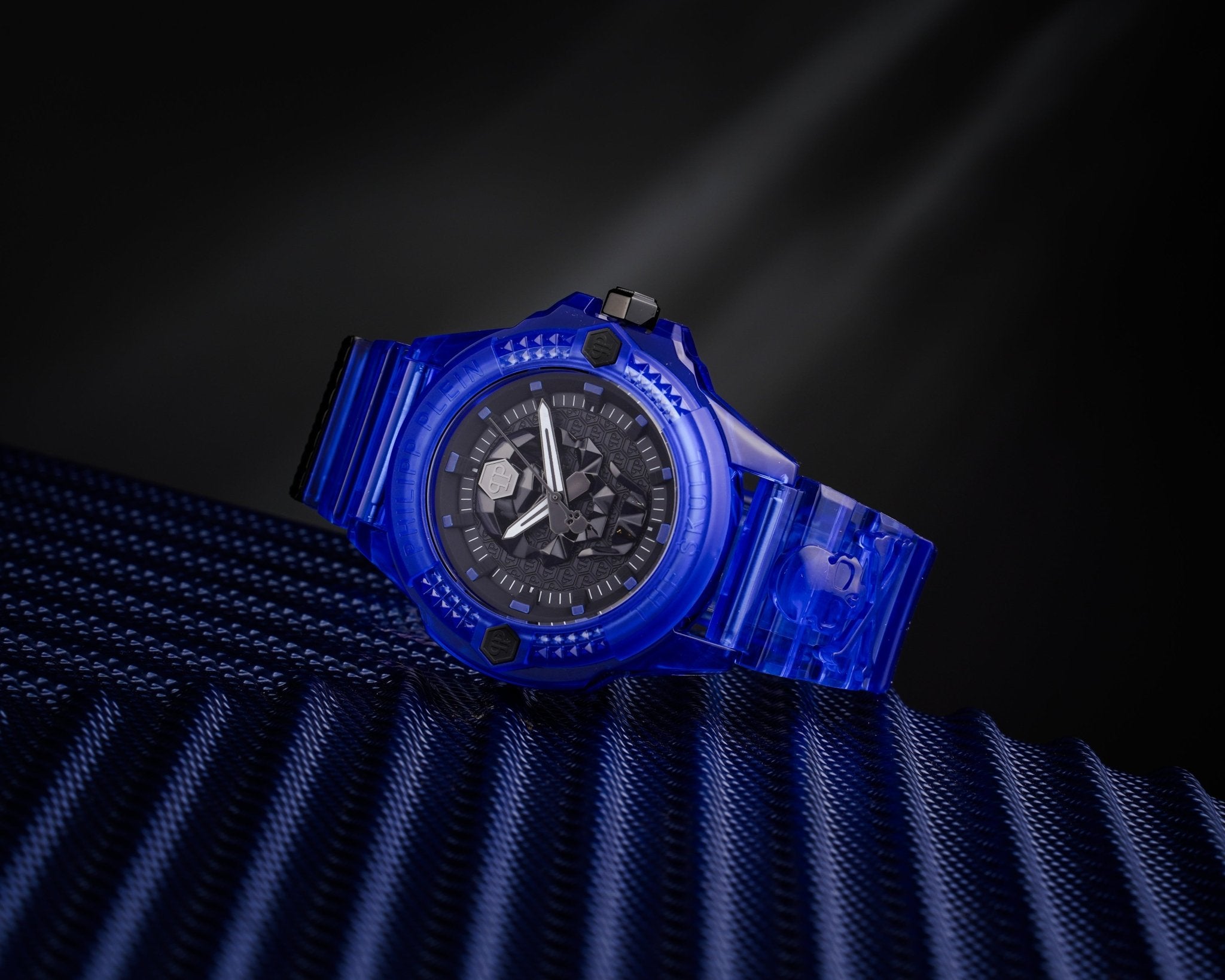 Đồng hồ Quartz và đồng hồ cơ: Phân biệt thế nào? - L&M Luxury Timepieces
