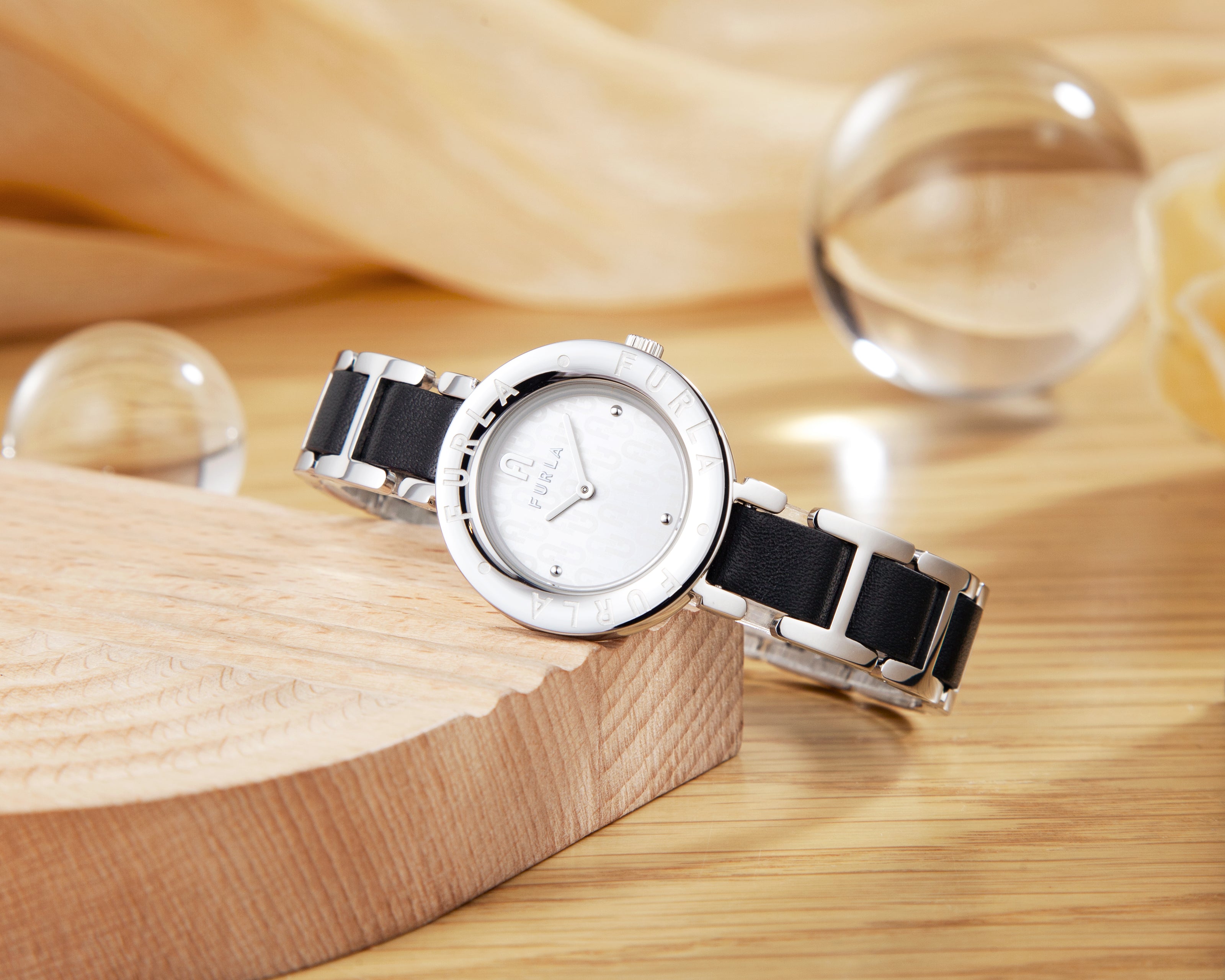 Đồng Hồ Nữ Essential