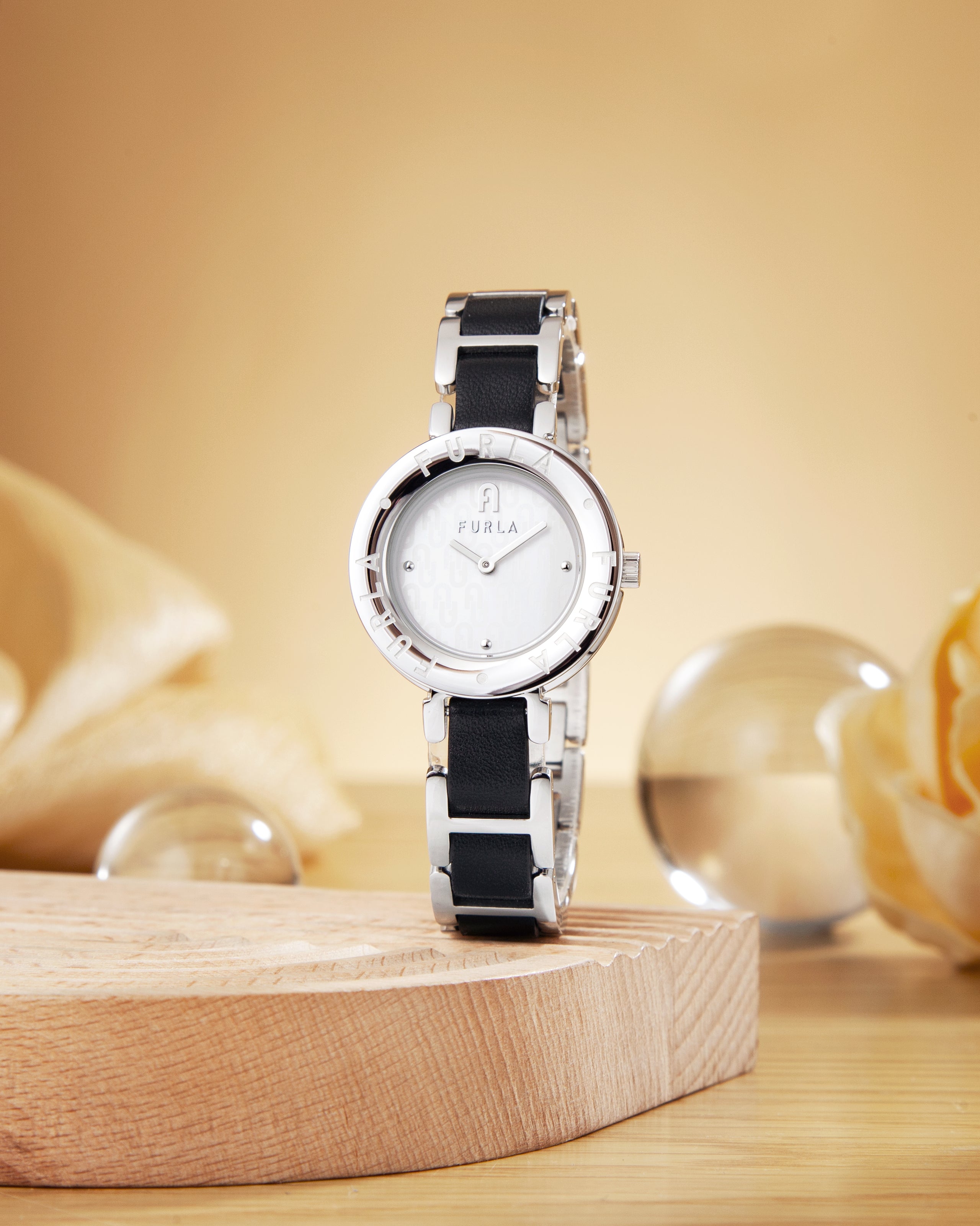 Đồng Hồ Nữ Essential