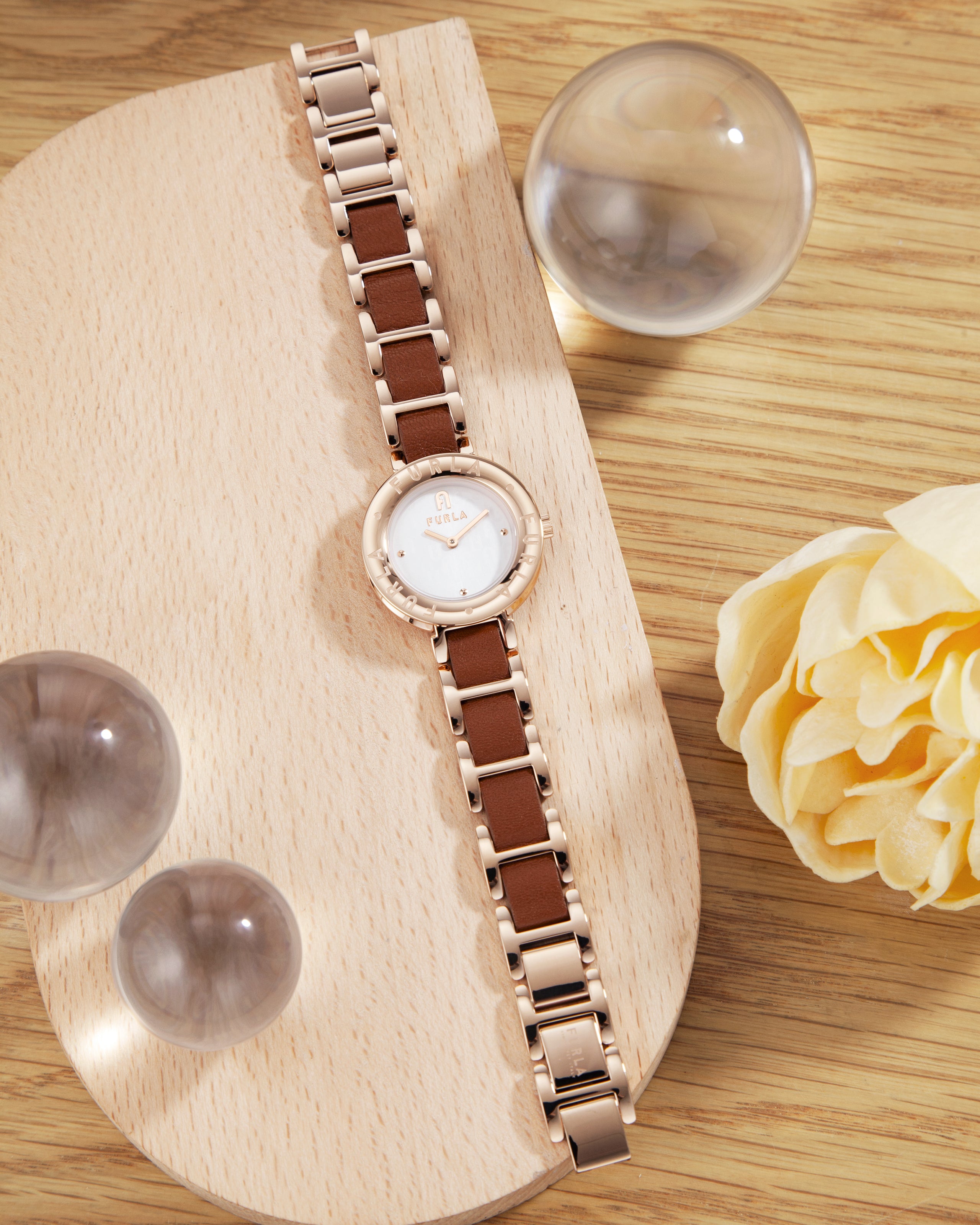 Đồng Hồ Nữ Essential