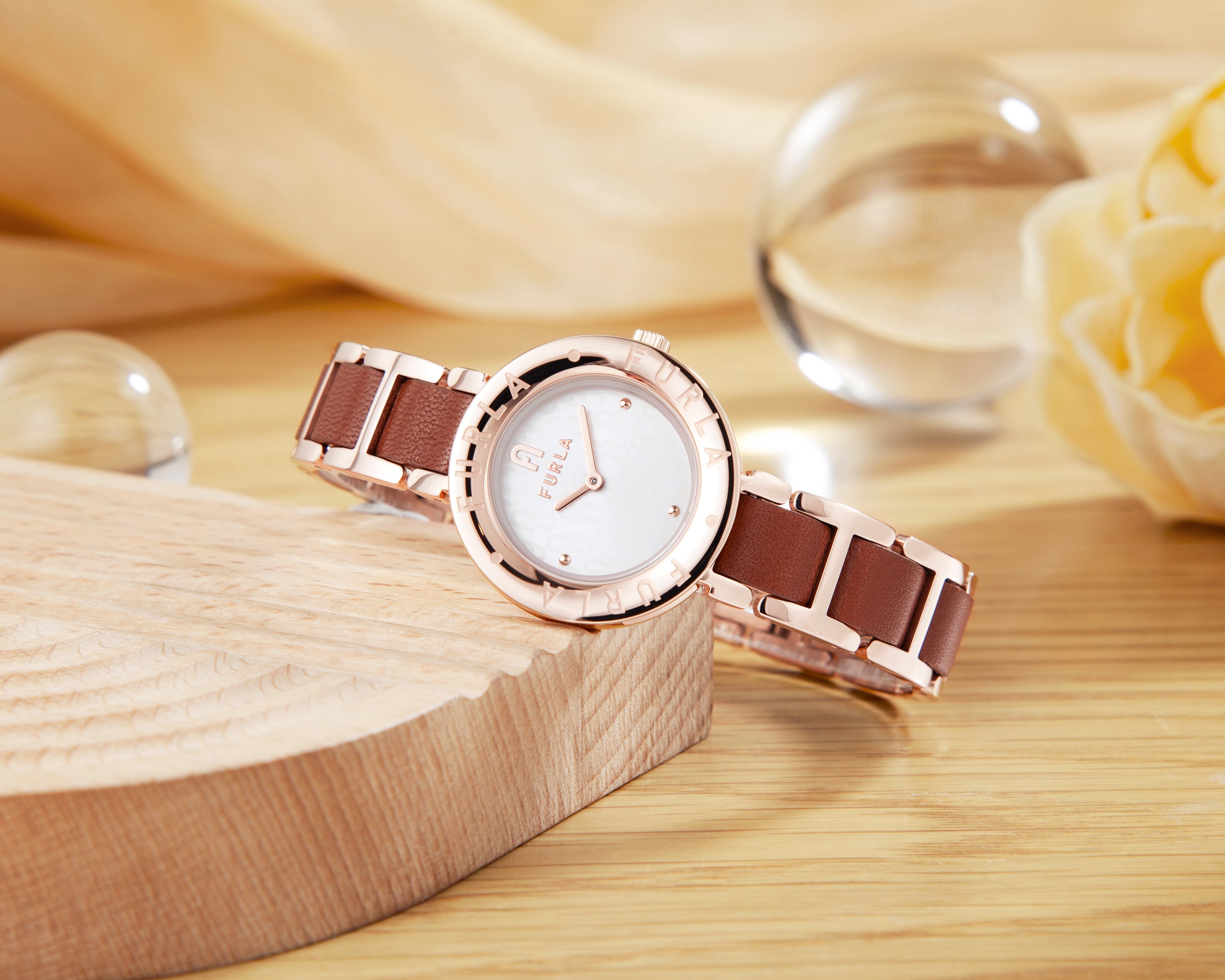 Đồng Hồ Nữ Essential