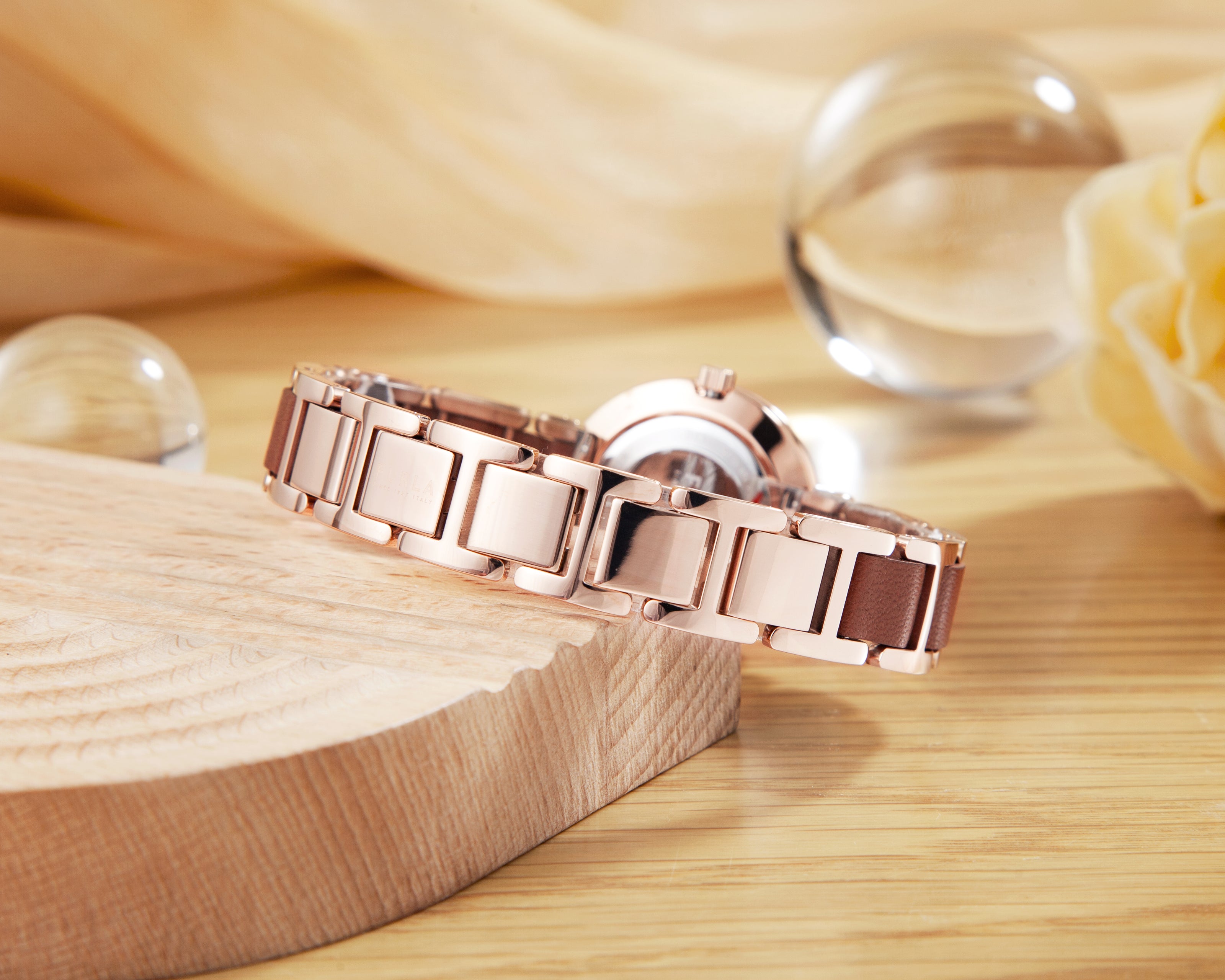 Đồng Hồ Nữ Essential