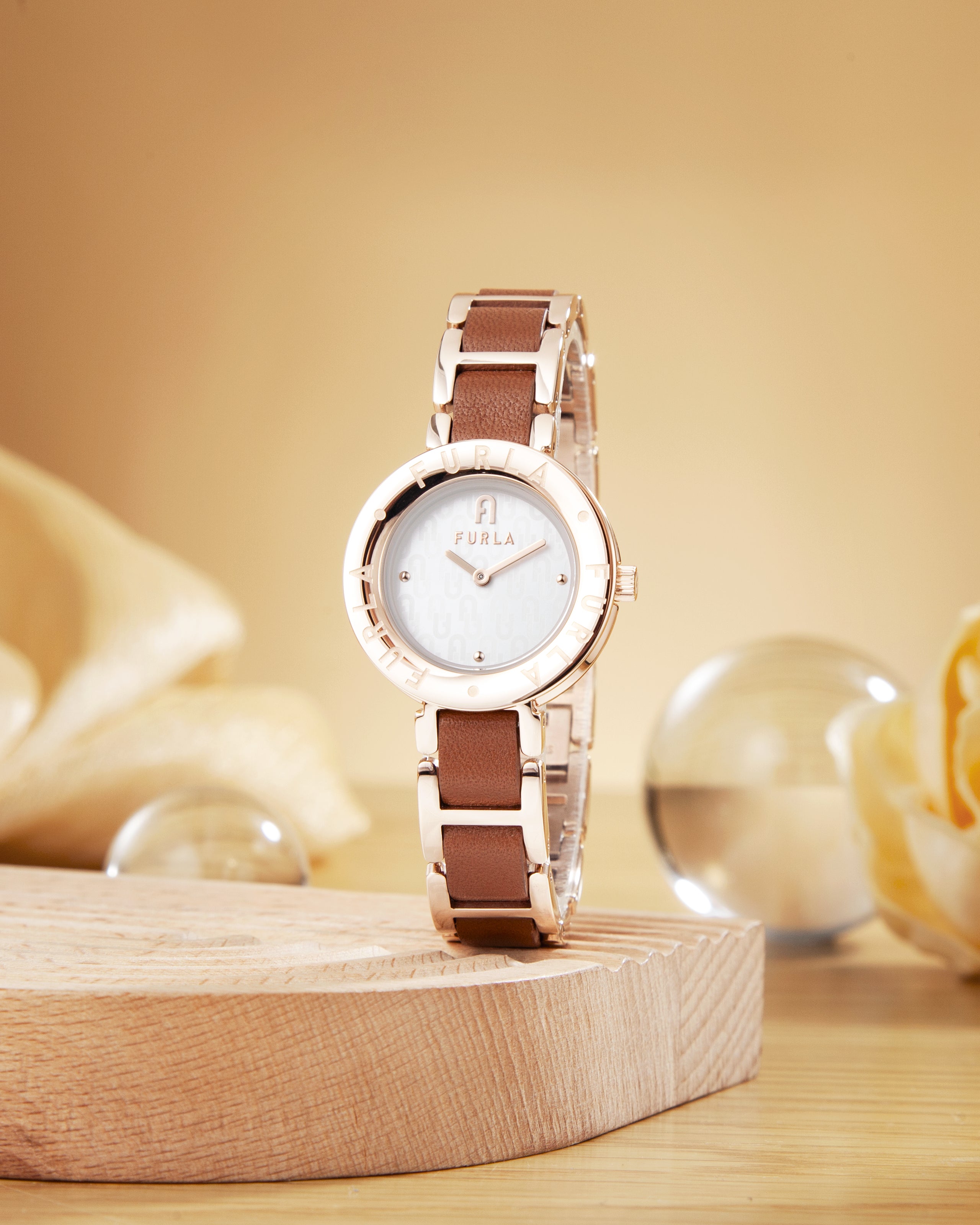 Đồng Hồ Nữ Essential