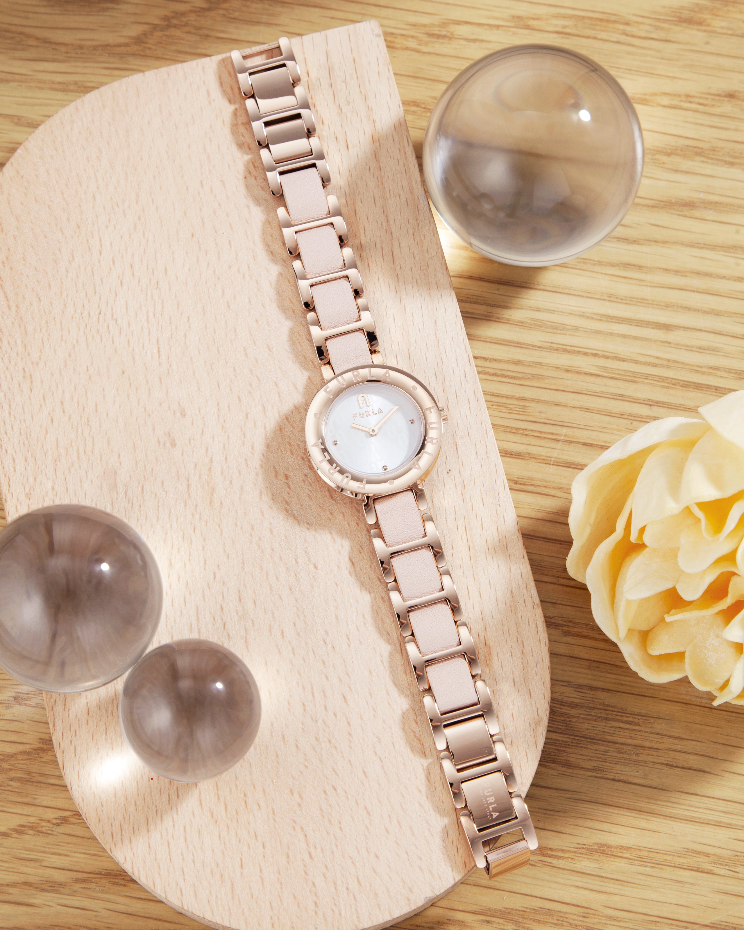 Đồng Hồ Nữ Essential