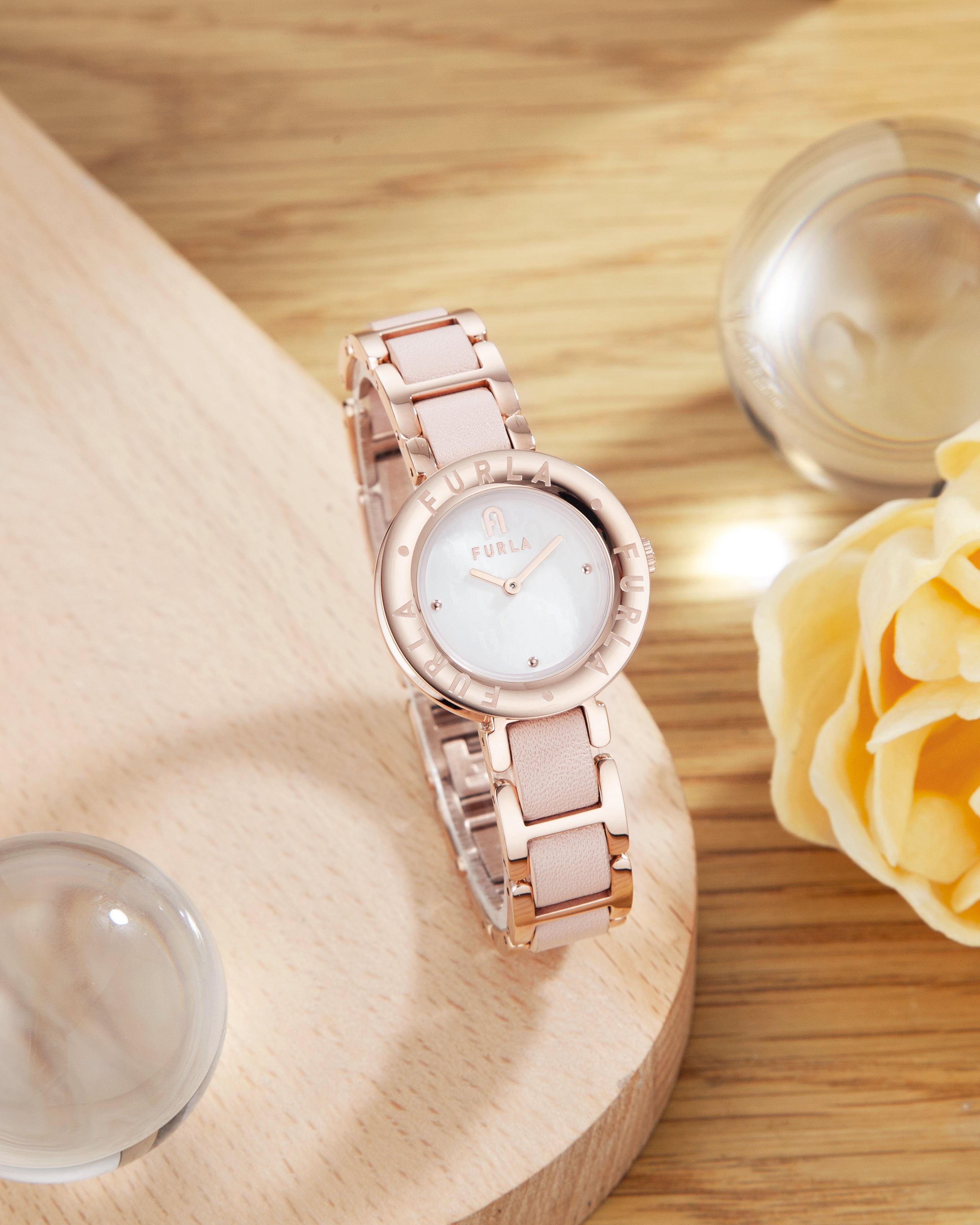 Đồng Hồ Nữ Essential