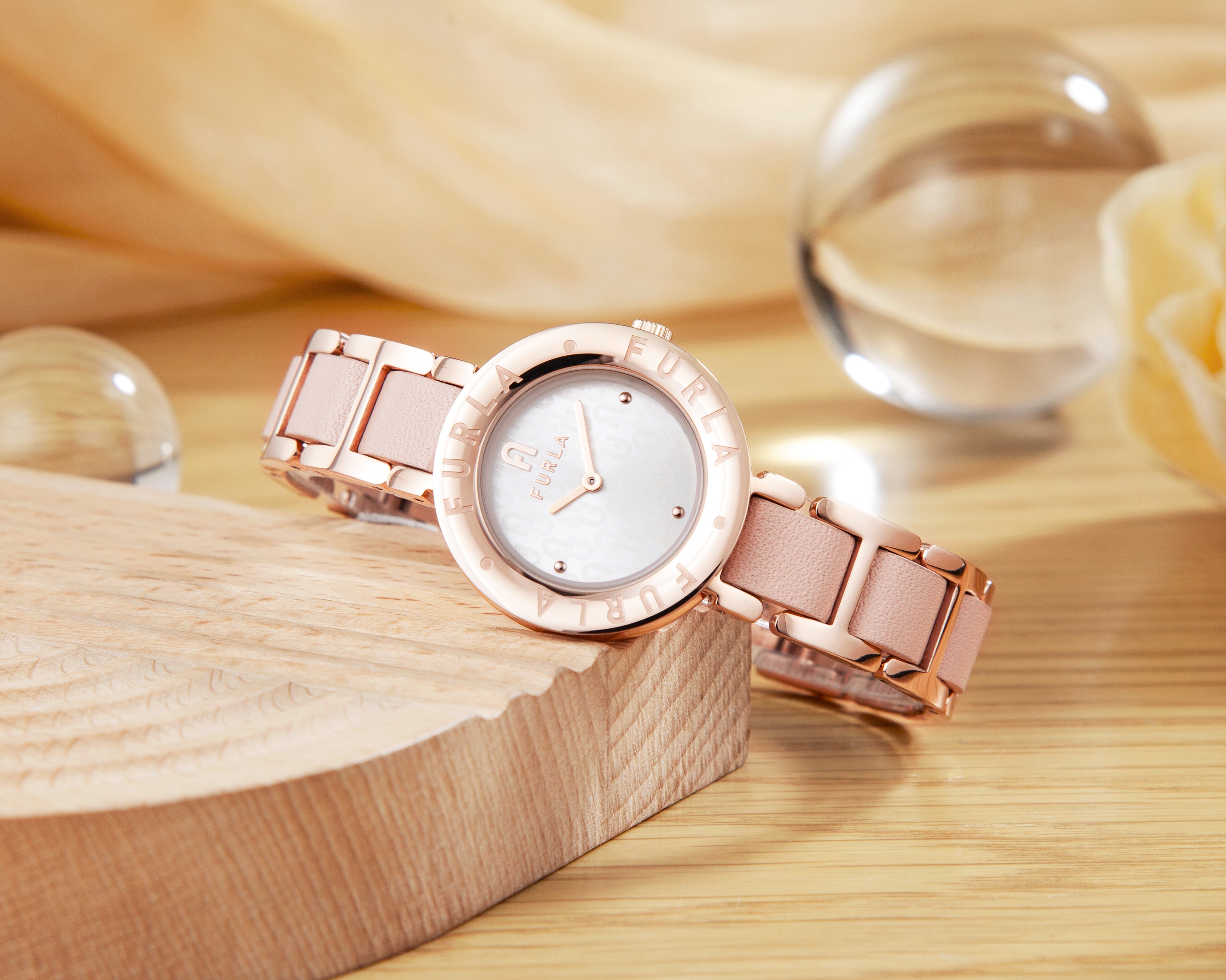 Đồng Hồ Nữ Essential