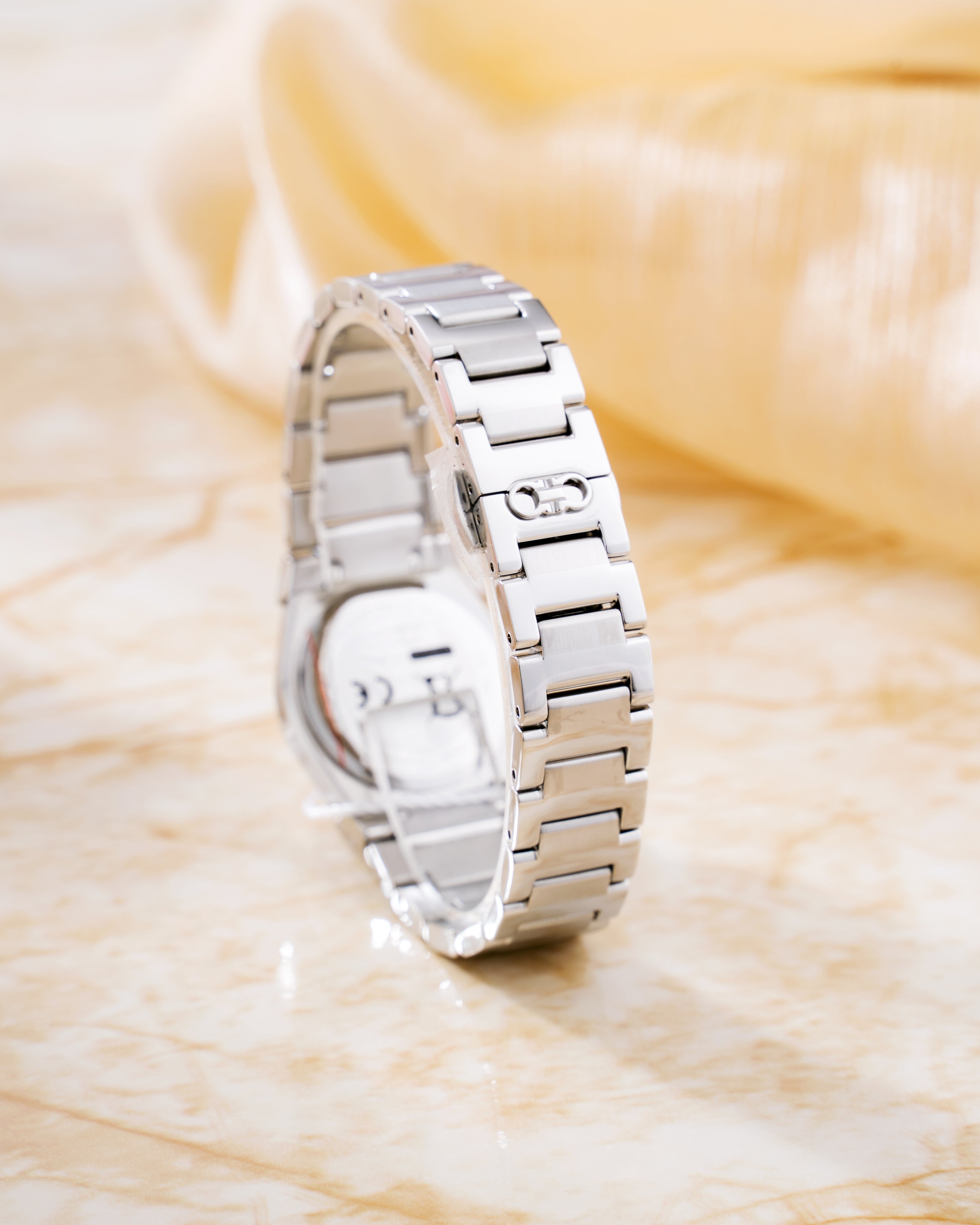 Đồng Hồ Nữ Vega Lady