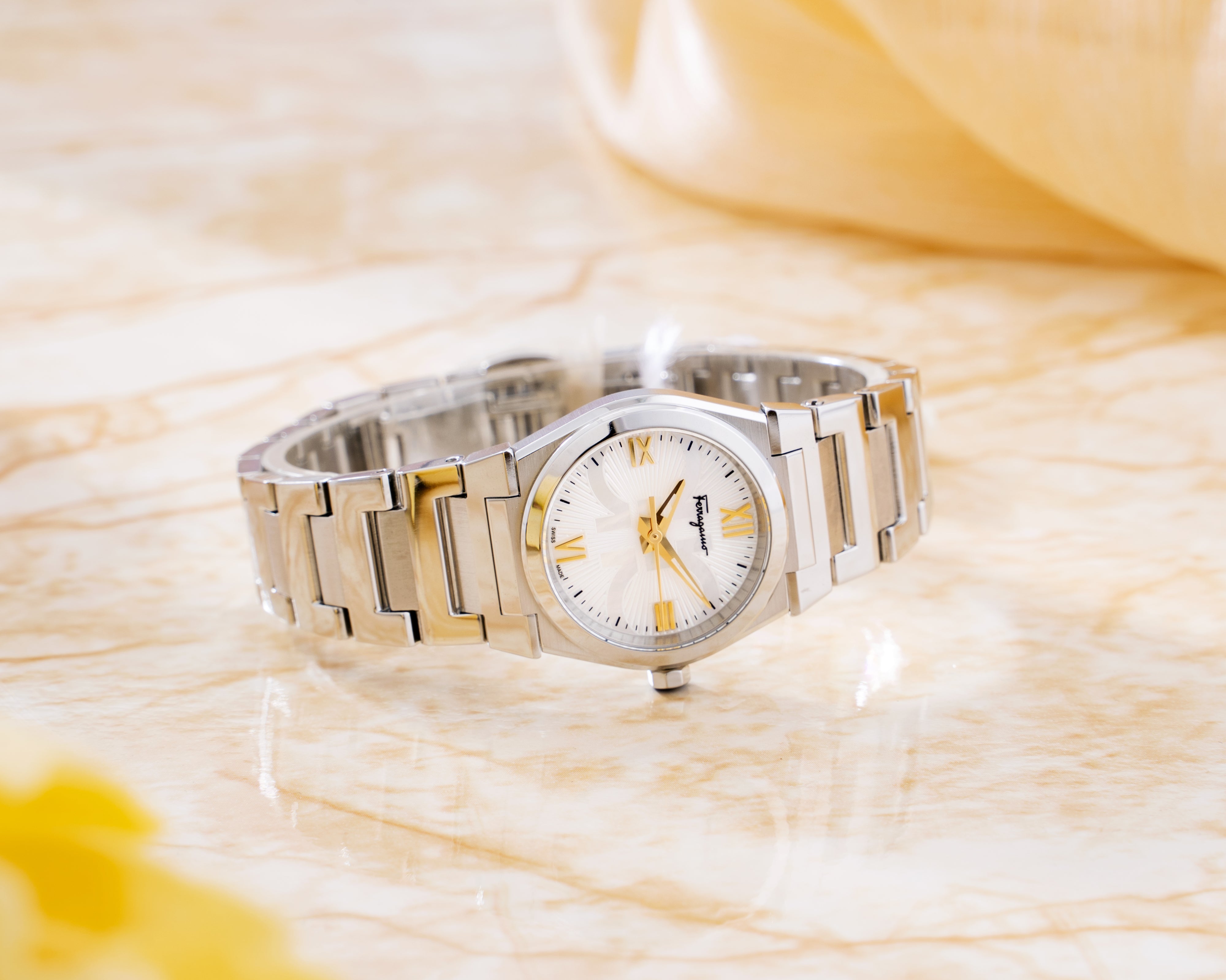 Đồng Hồ Nữ Vega Lady