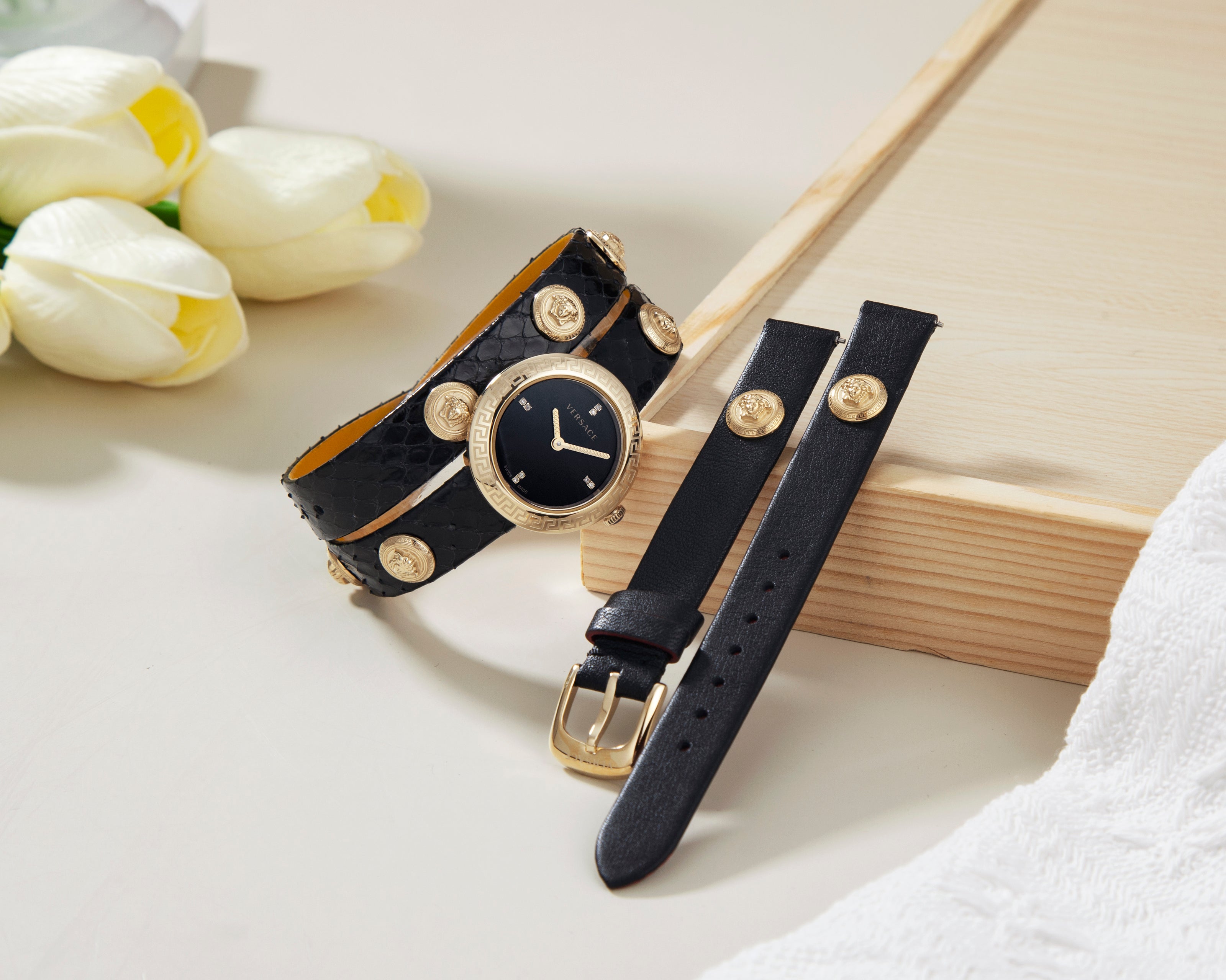 Đồng Hồ Nữ Medusa Stud Icon