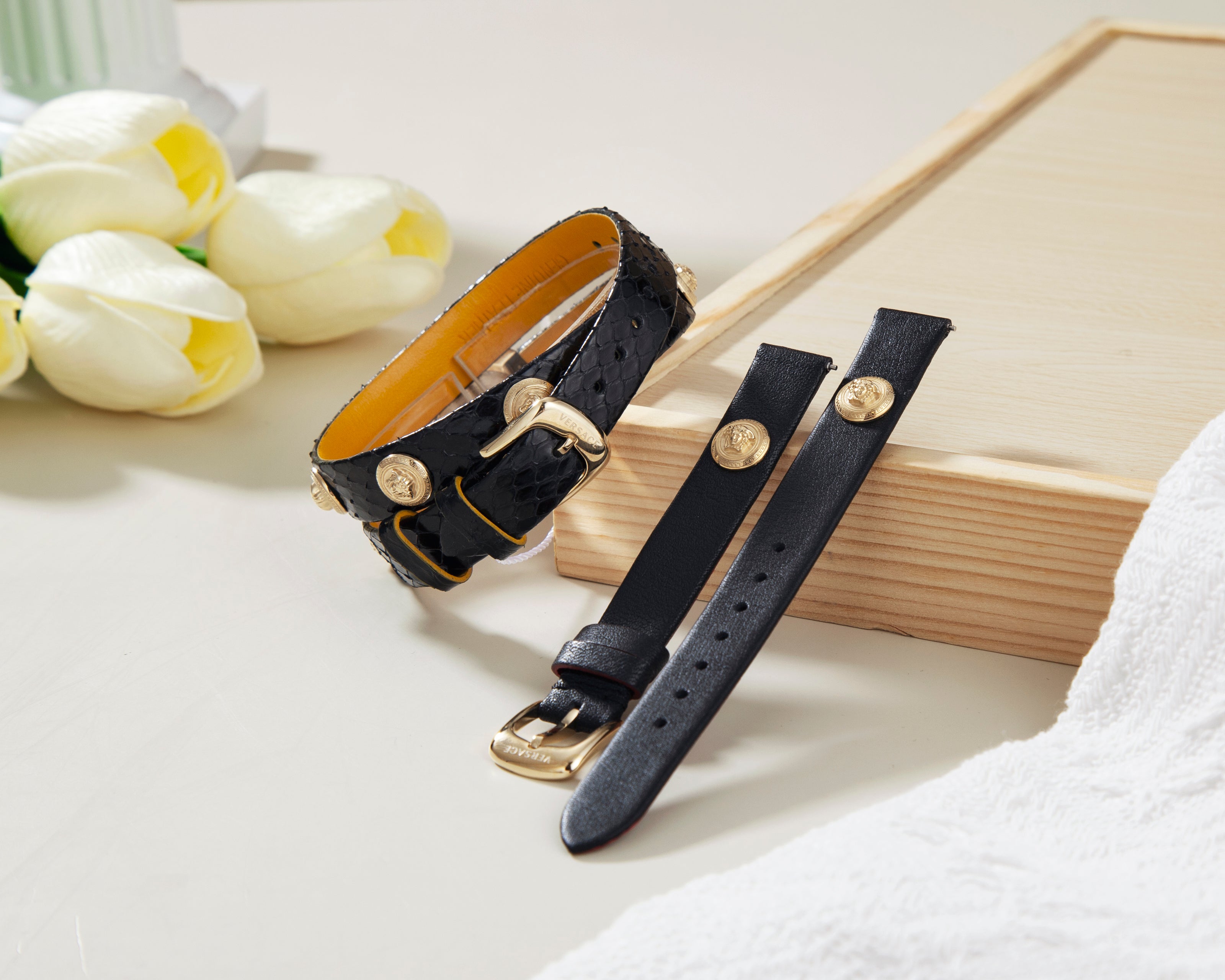 Đồng Hồ Nữ Medusa Stud Icon