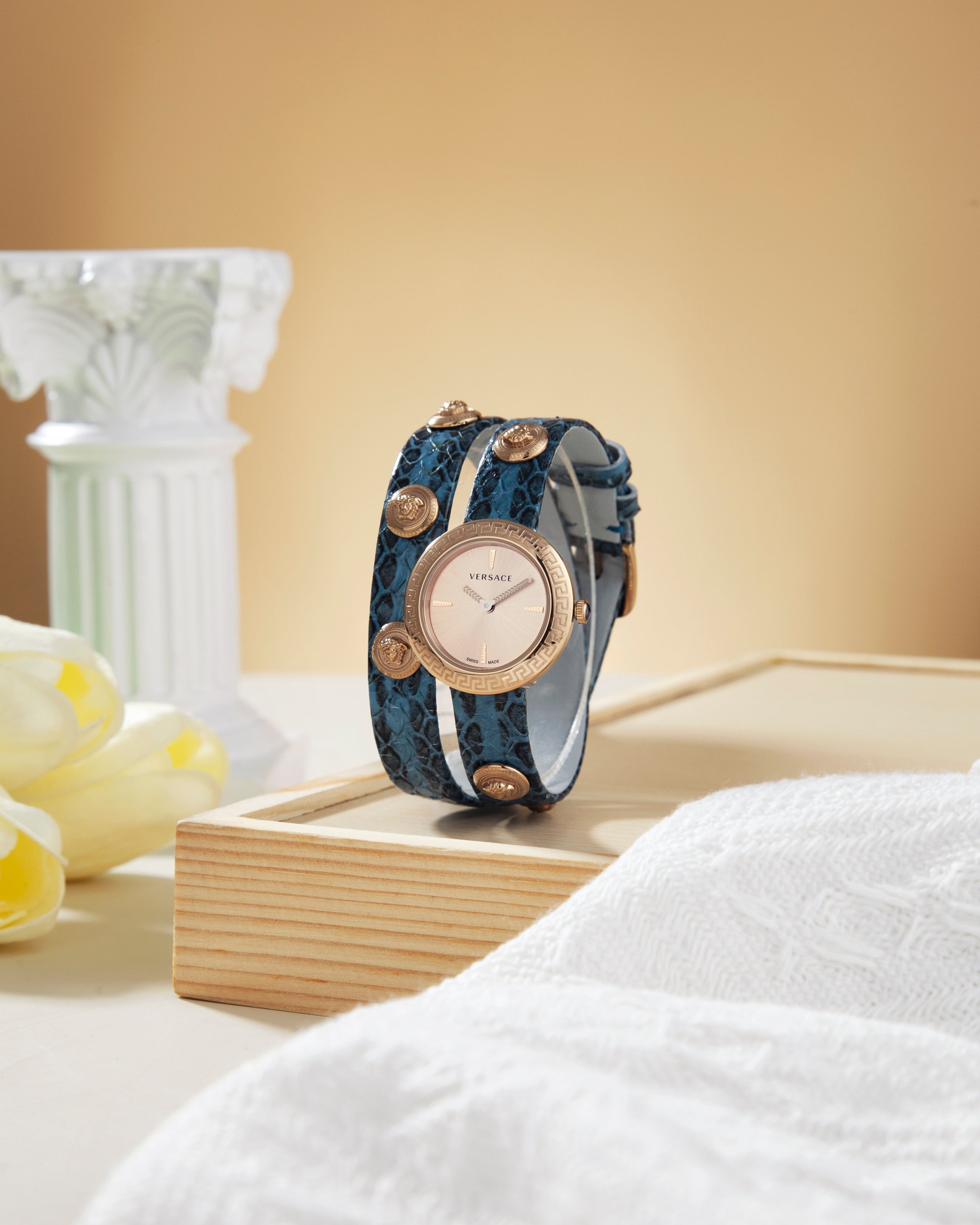 Đồng Hồ Nữ Medusa Stud Icon