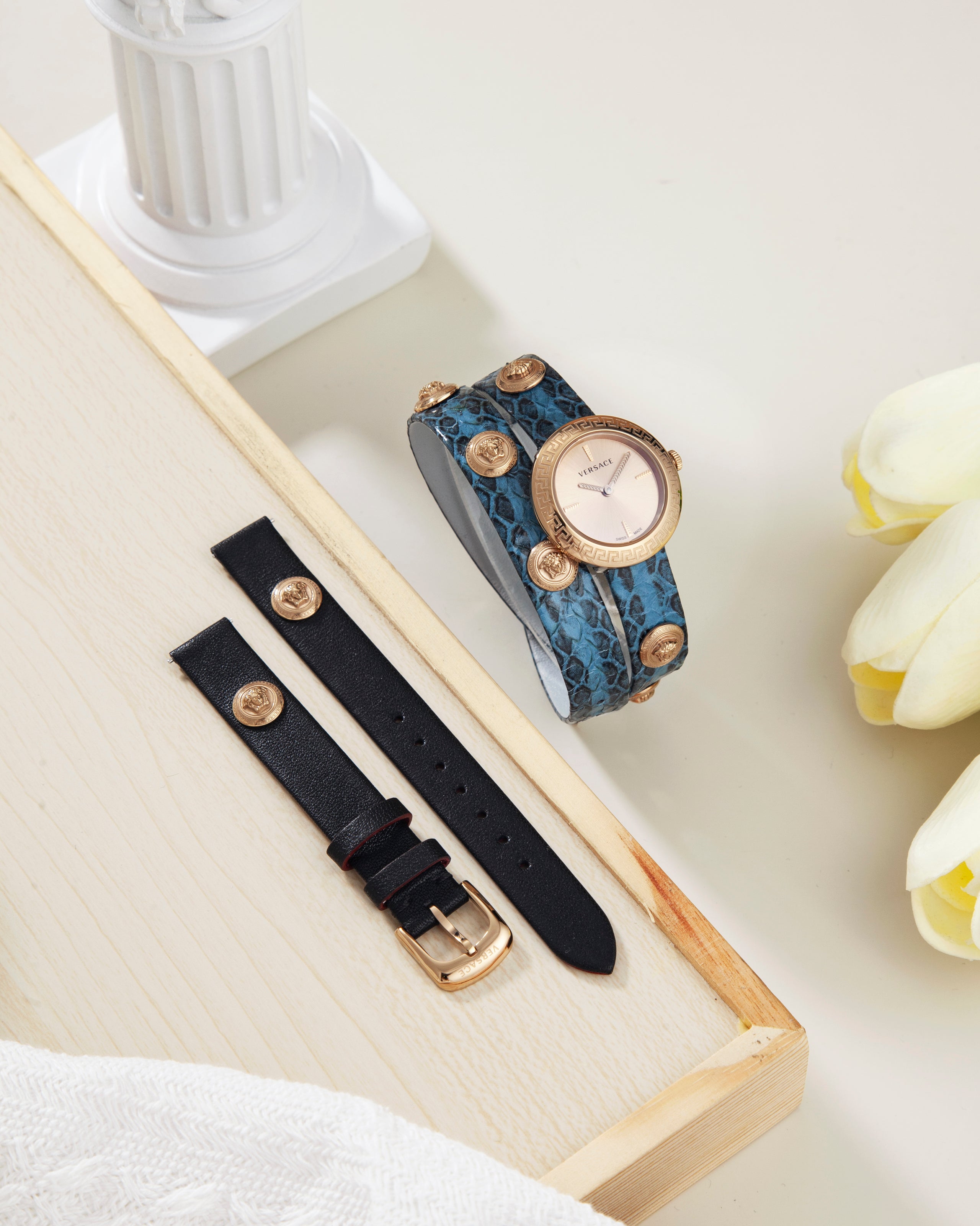 Đồng Hồ Nữ Medusa Stud Icon