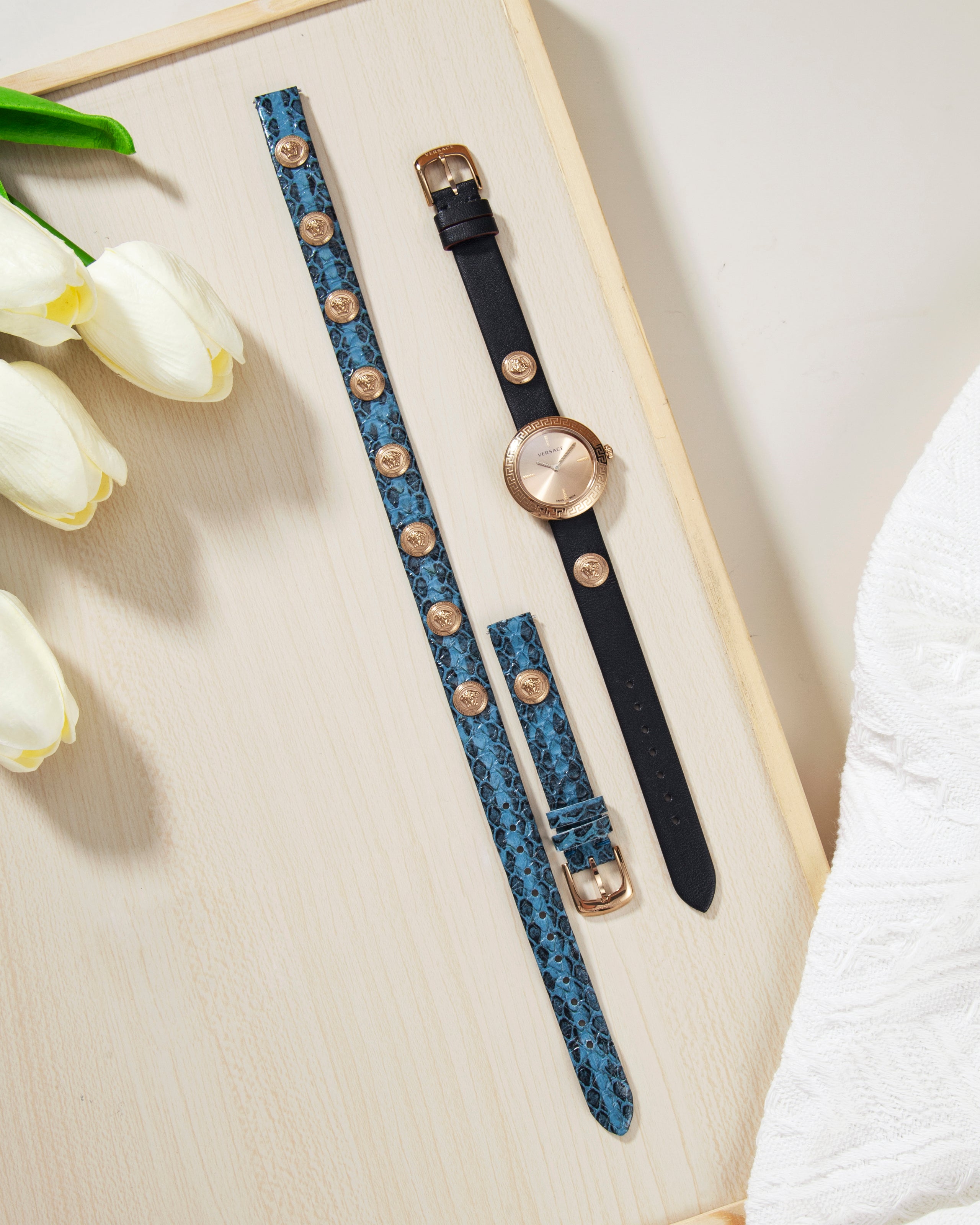 Đồng Hồ Nữ Medusa Stud Icon